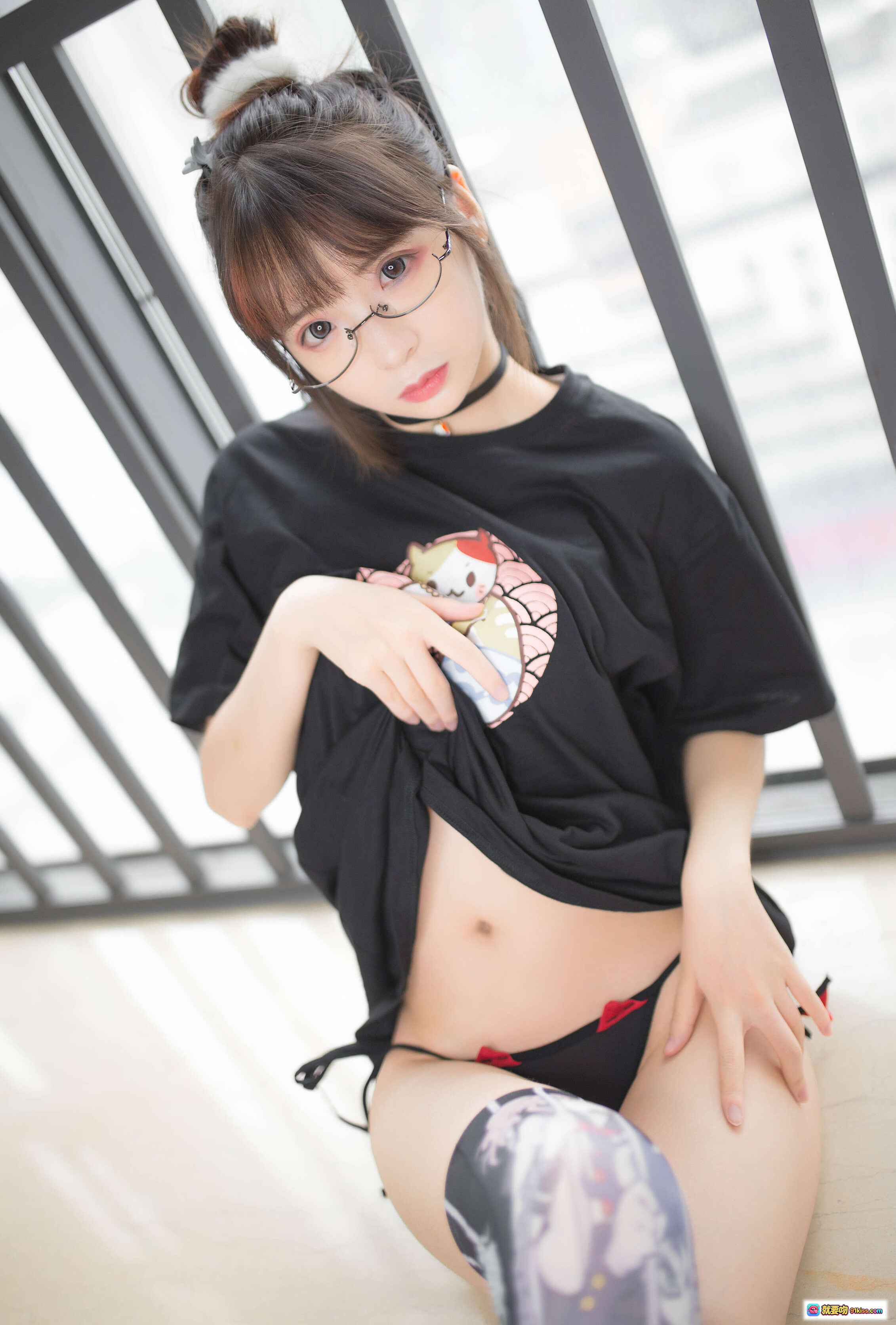 图片[5] - 疯猫ss NO.073 黑猫2 22P 80MB 眼镜少女黑T印花动漫丝袜写真美图 - 就要吻