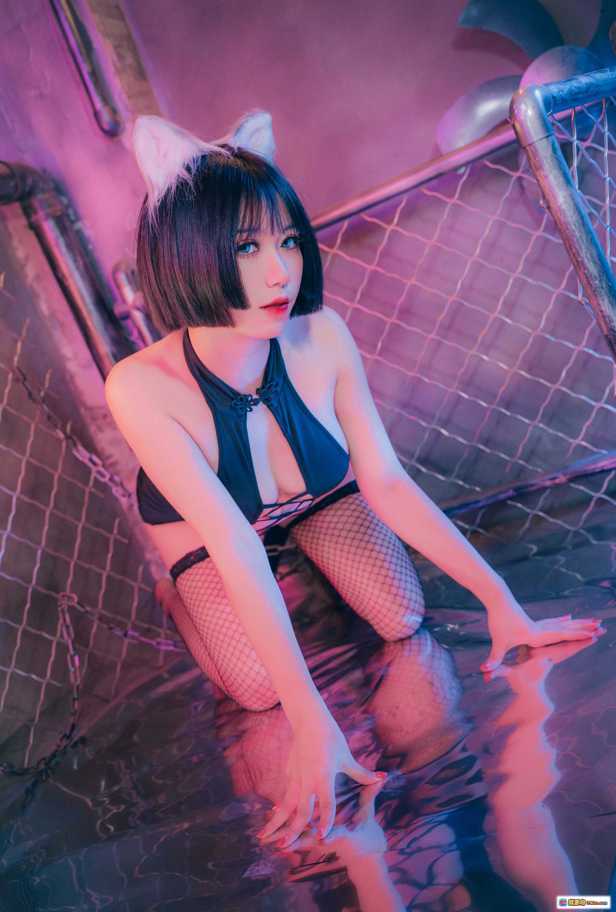 图片[10] - 芋圆侑子NO.014小野猫Cosplay写真｜黑裙猫耳少女霓虹工业风36P高清图集 - 就要吻