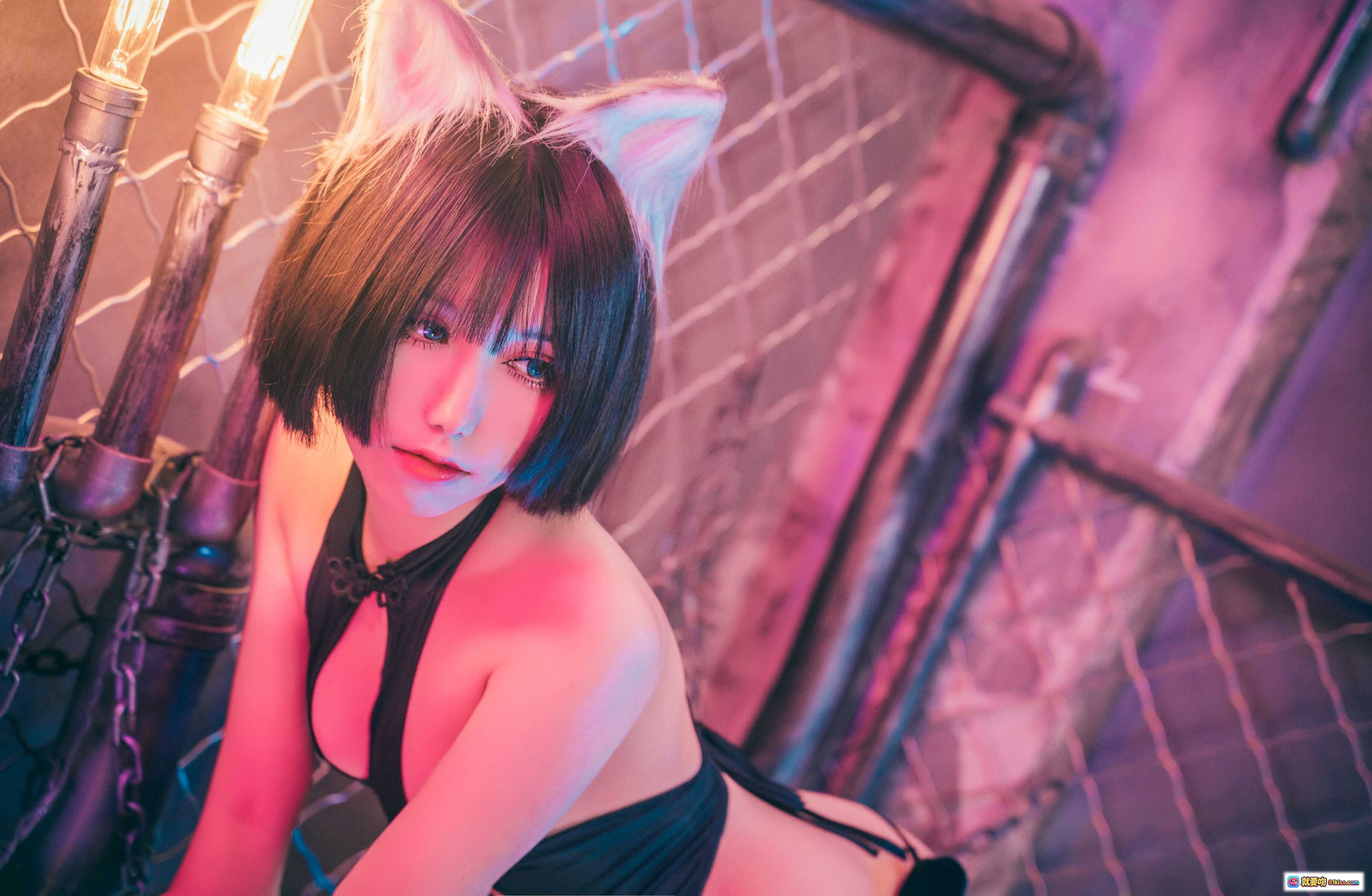 图片[1] - 芋圆侑子NO.014小野猫Cosplay写真｜黑裙猫耳少女霓虹工业风36P高清图集 - 就要吻