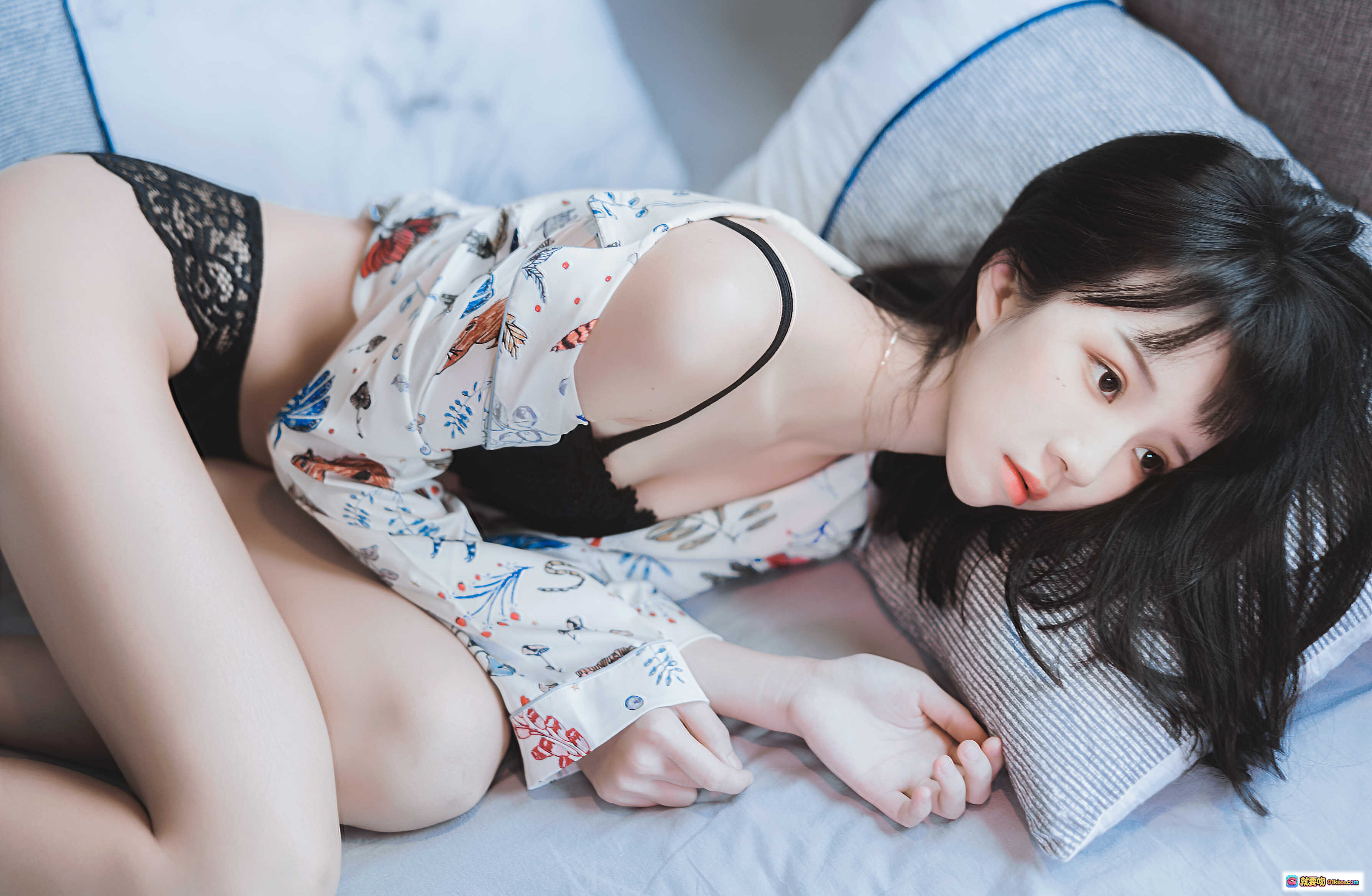 图片[4] - 桜桃喵069倦写真集32P487MB 白色印花睡衣慵懒卧床美腿特写 清新少女风私房摄影 - 就要吻