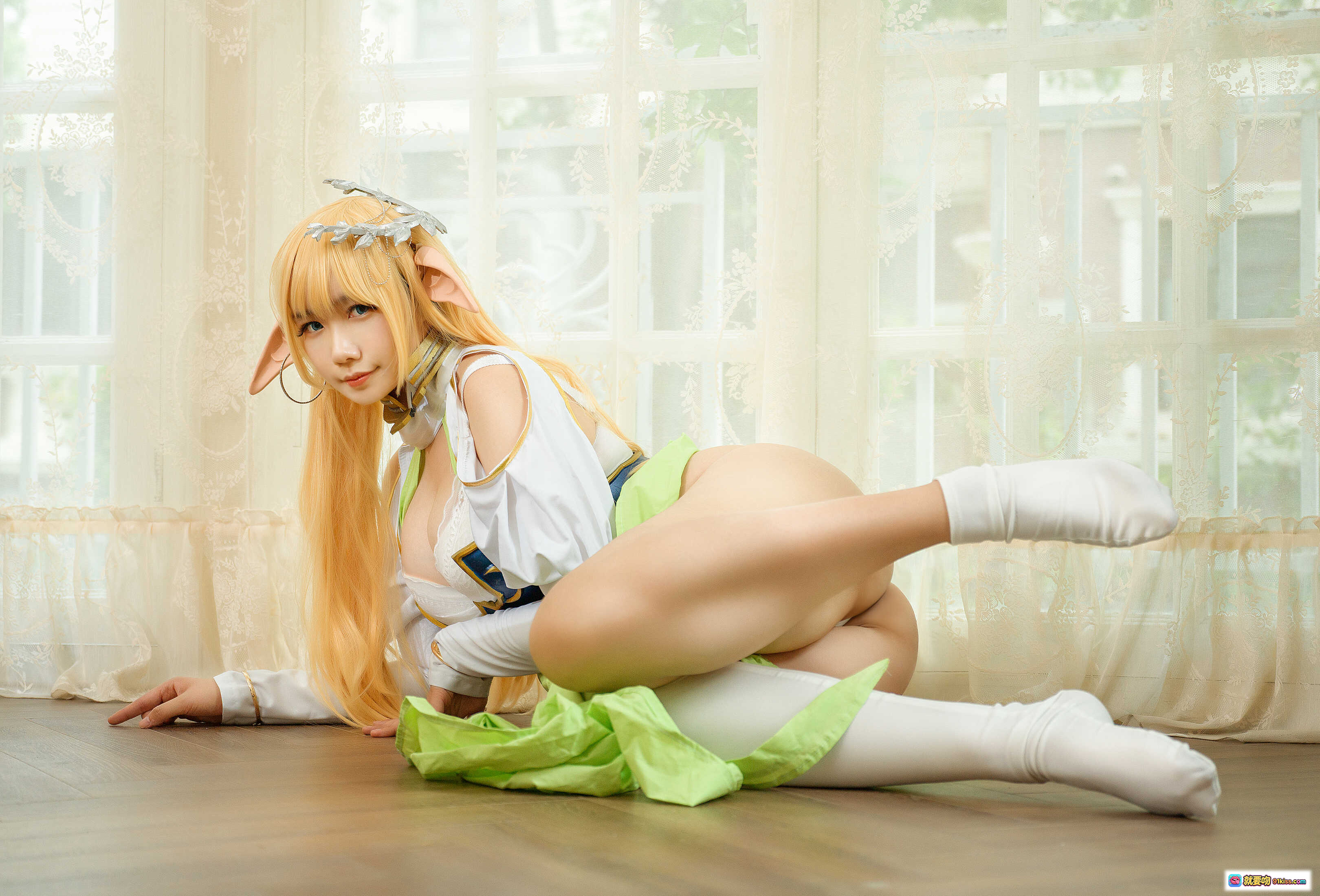 图片[5] - 麻花酱NO.020精灵村Cosplay写真｜金发精灵耳少女｜白色华丽服饰｜镜前性感姿态｜31P高清图集 - 就要吻