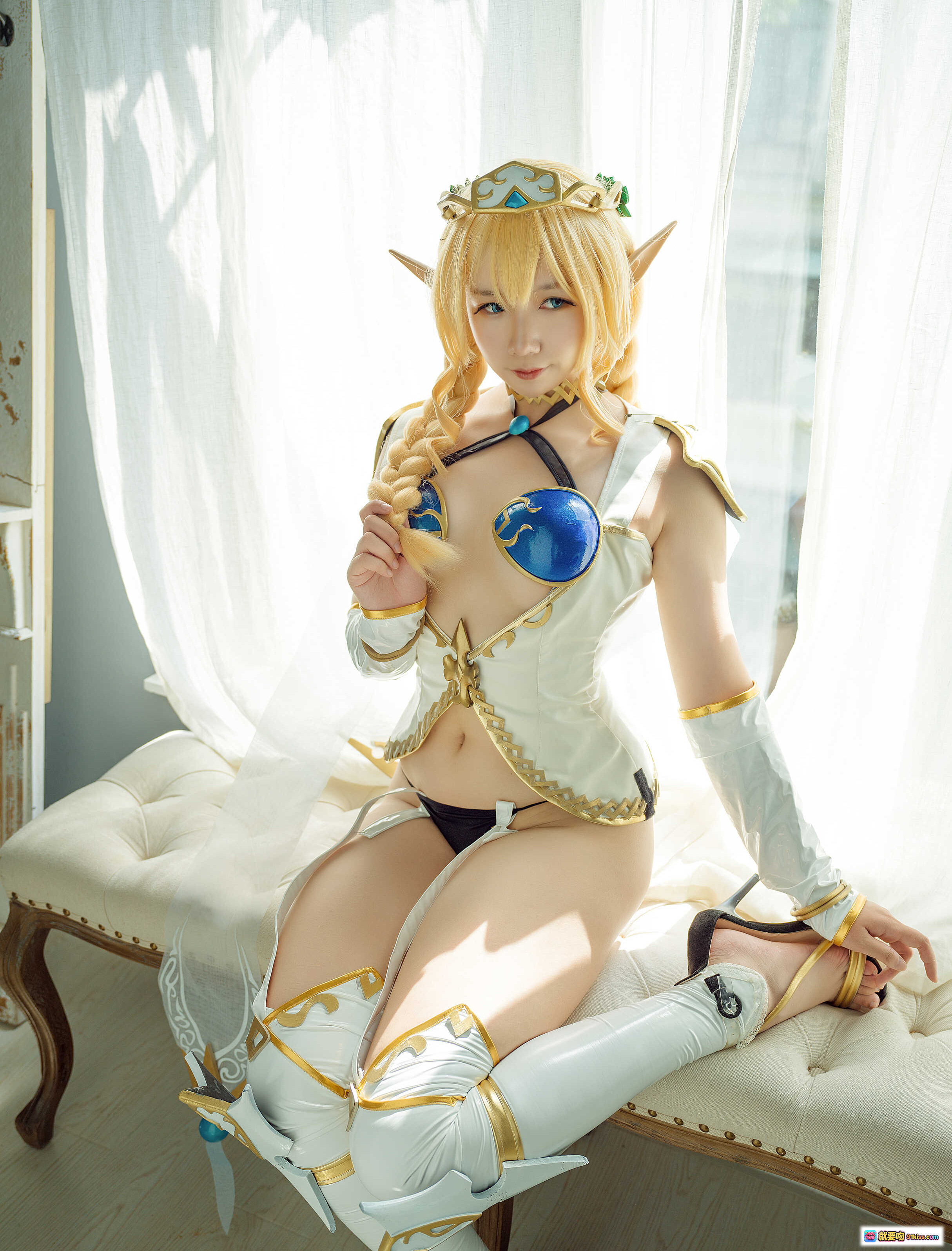 图片[7] - 麻花酱NO.020精灵村Cosplay写真｜金发精灵耳少女｜白色华丽服饰｜镜前性感姿态｜31P高清图集 - 就要吻