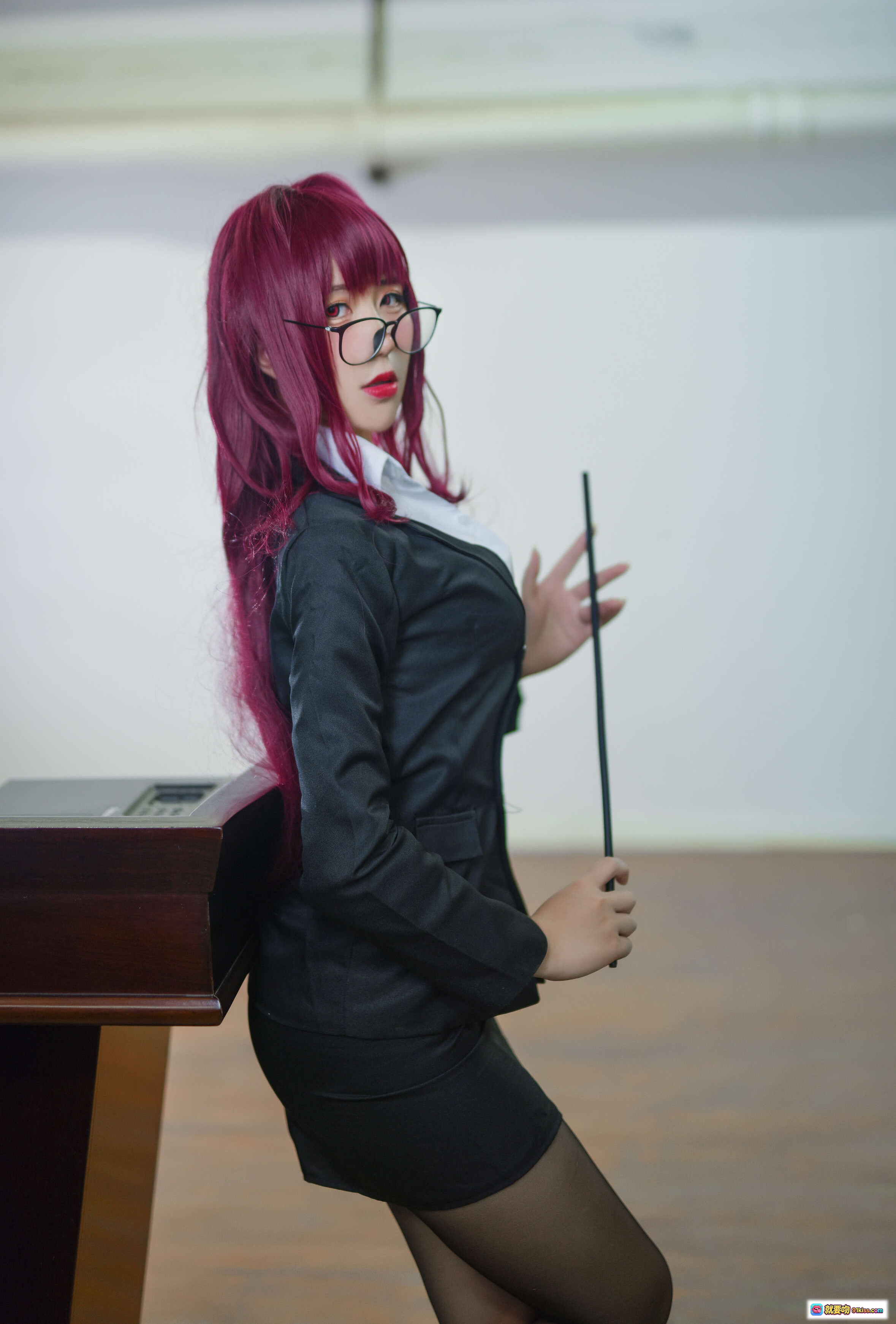 图片[9] - 九曲Jean NO.020 斯卡哈教师Cosplay 红发眼镜黑丝制服教室写真41P - 就要吻