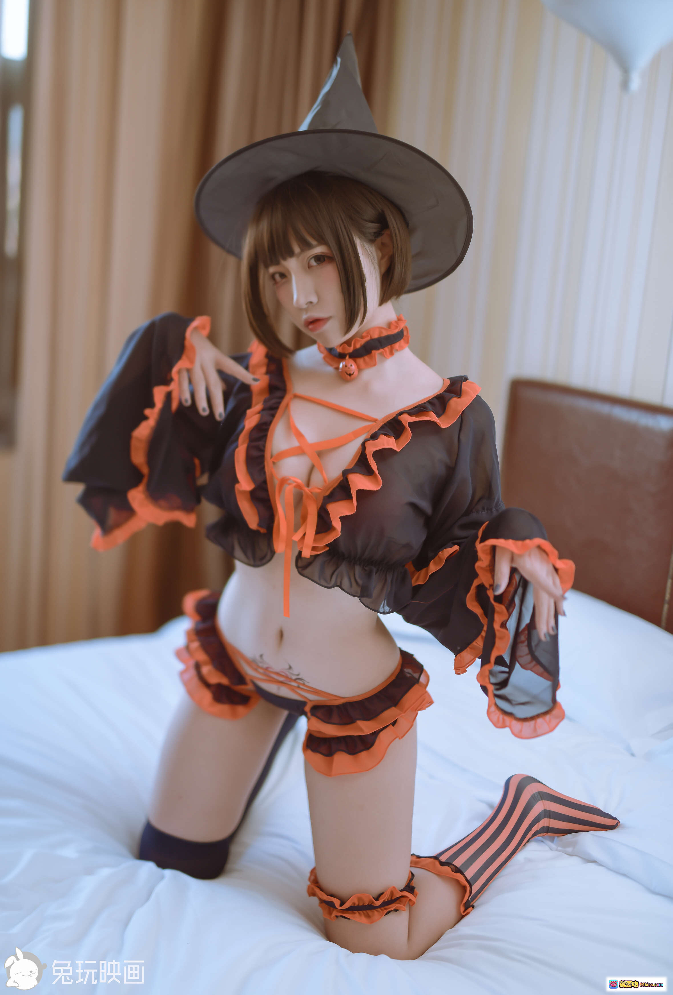 图片[2] - 二佐Nisa NO.079 万圣节女巫写真｜黑橙蕾丝女巫装+尖帽+条纹长袜+床上性感姿势｜39P高清图集 - 就要吻