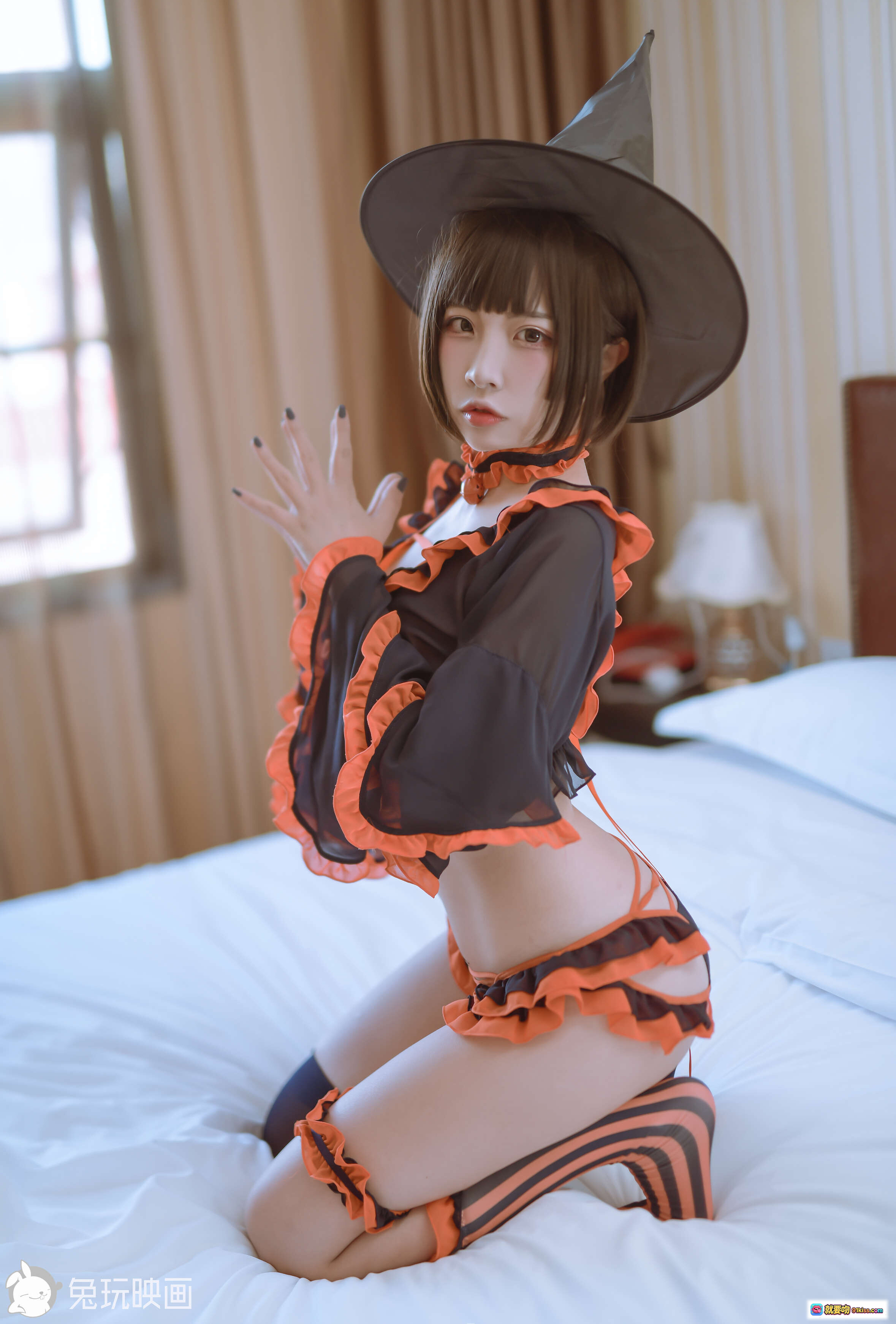 图片[3] - 二佐Nisa NO.079 万圣节女巫写真｜黑橙蕾丝女巫装+尖帽+条纹长袜+床上性感姿势｜39P高清图集 - 就要吻