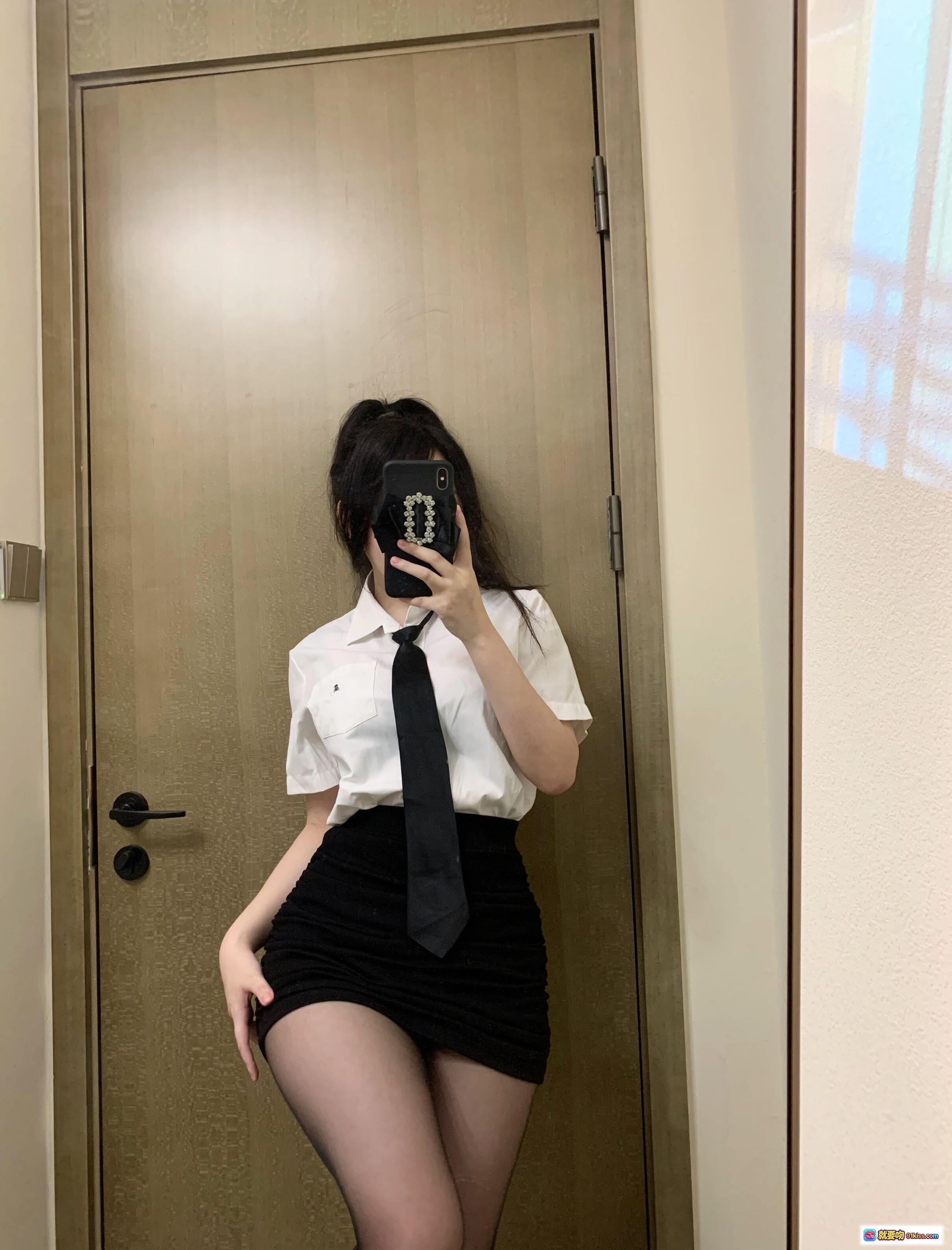 图片[5] - 依酱呀 NO.043 OL2 新人职场性感写真 黑丝蕾丝内衣白衬衫诱惑 40P高清图集 - 就要吻