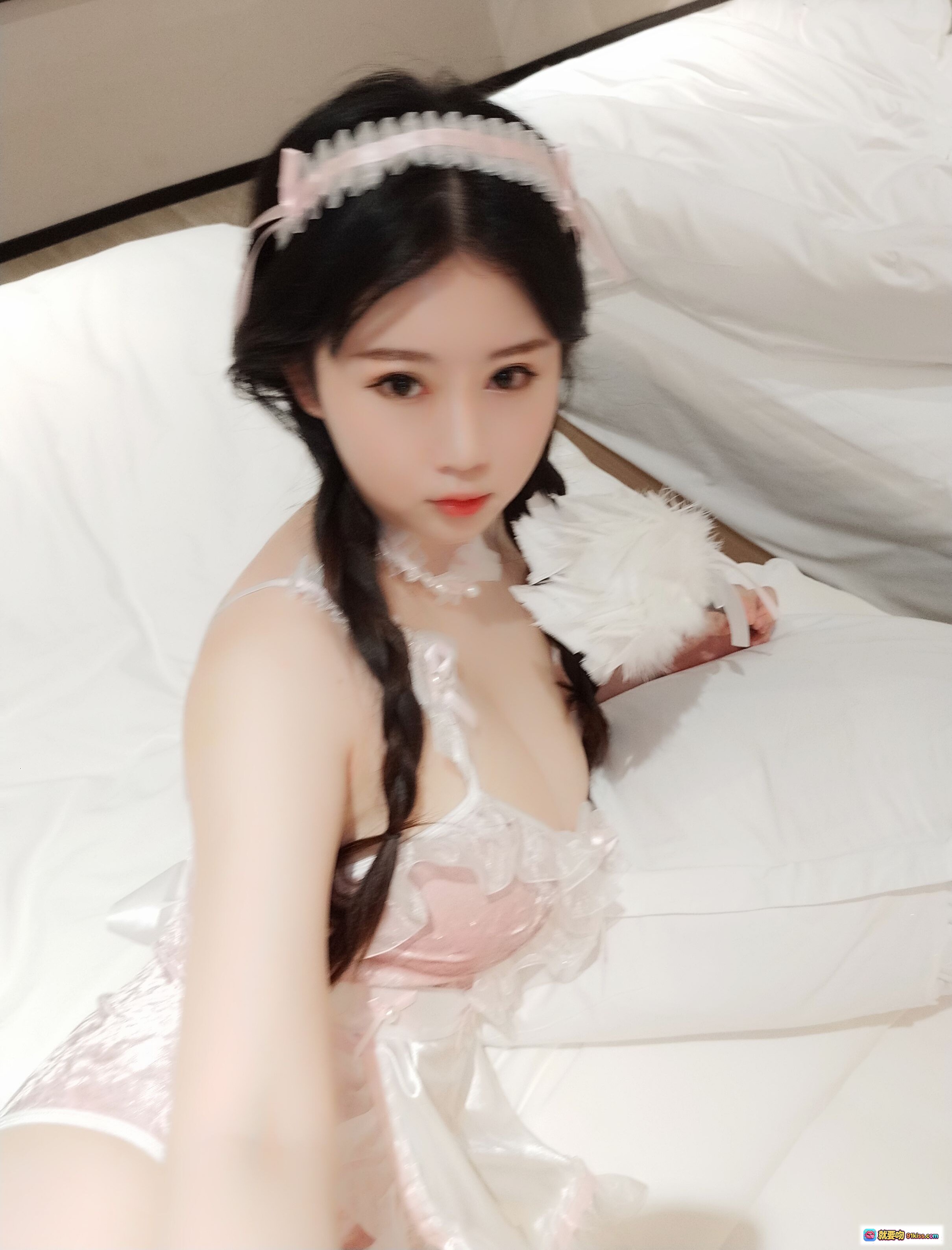图片[2] - 依酱吖 NO.032 冬季女友写真 45P 白色蕾丝内衣 长筒袜 甜美少女风 室内私房摄影 高清美图 - 就要吻