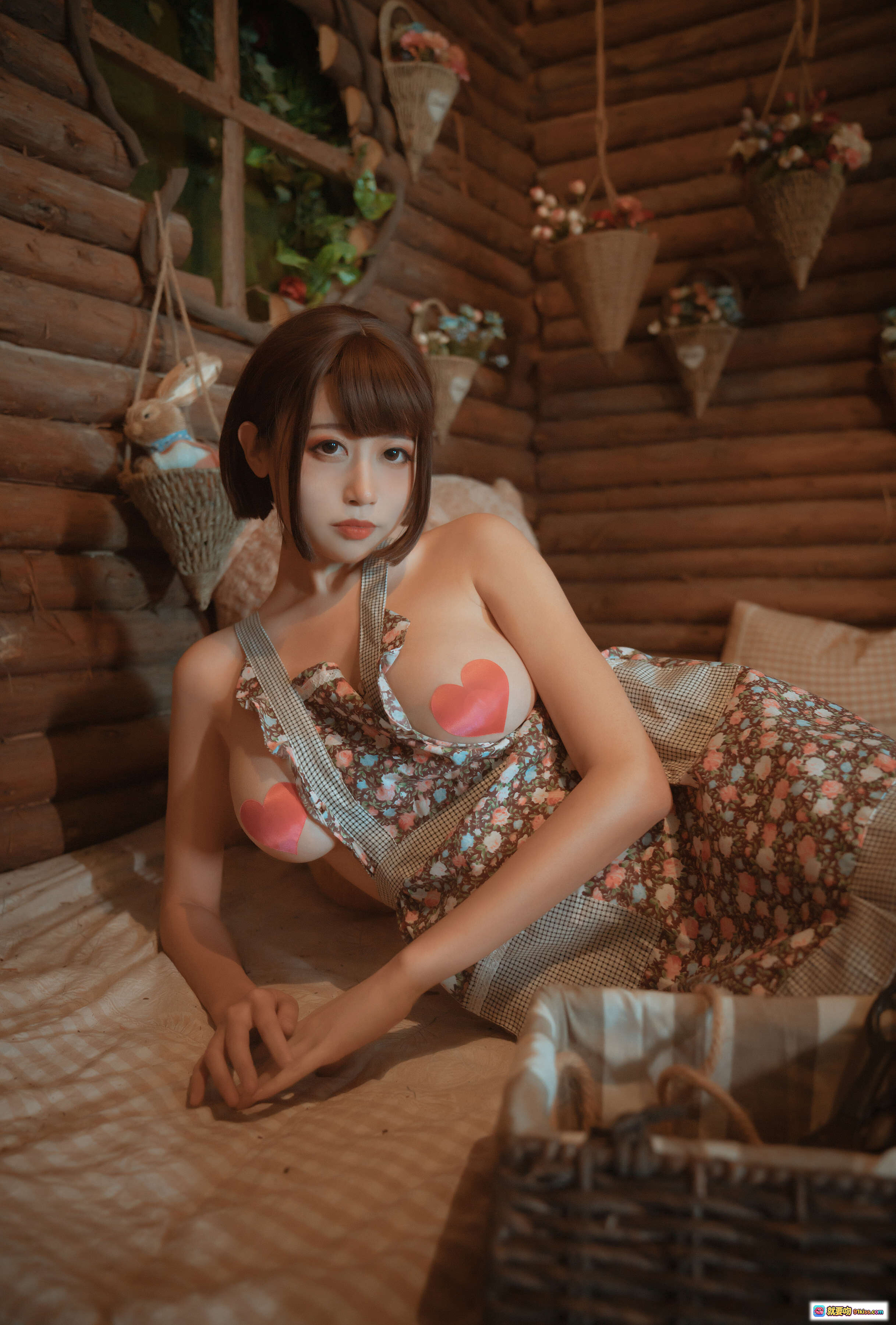 图片[5] - 奈汐酱nice NO.002 老板娘2 勤劳少女写真 甜美短发 心形贴纸 花园木屋背景 可爱泰迪熊 25P高清图集 - 就要吻