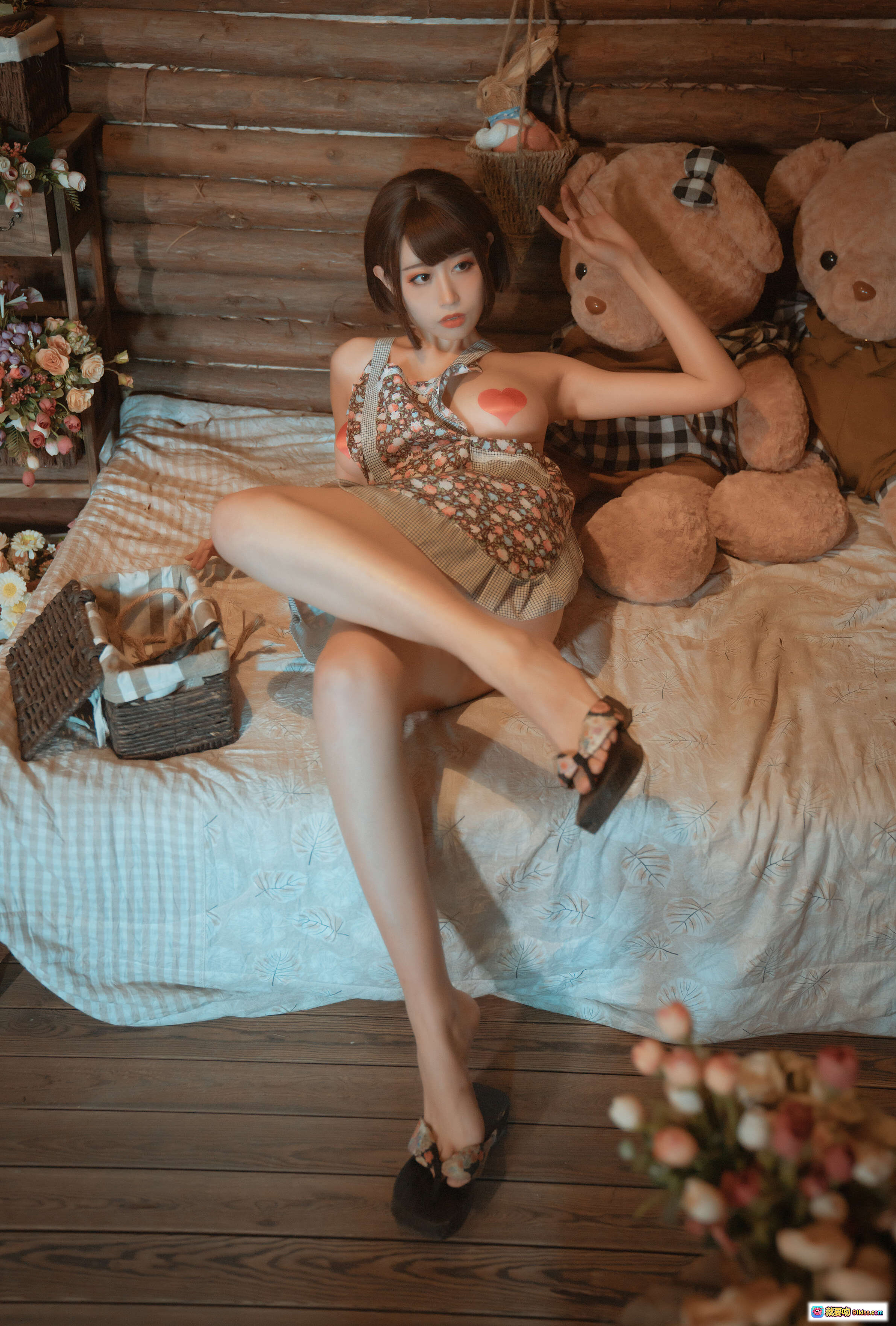 图片[10] - 奈汐酱nice NO.002 老板娘2 勤劳少女写真 甜美短发 心形贴纸 花园木屋背景 可爱泰迪熊 25P高清图集 - 就要吻