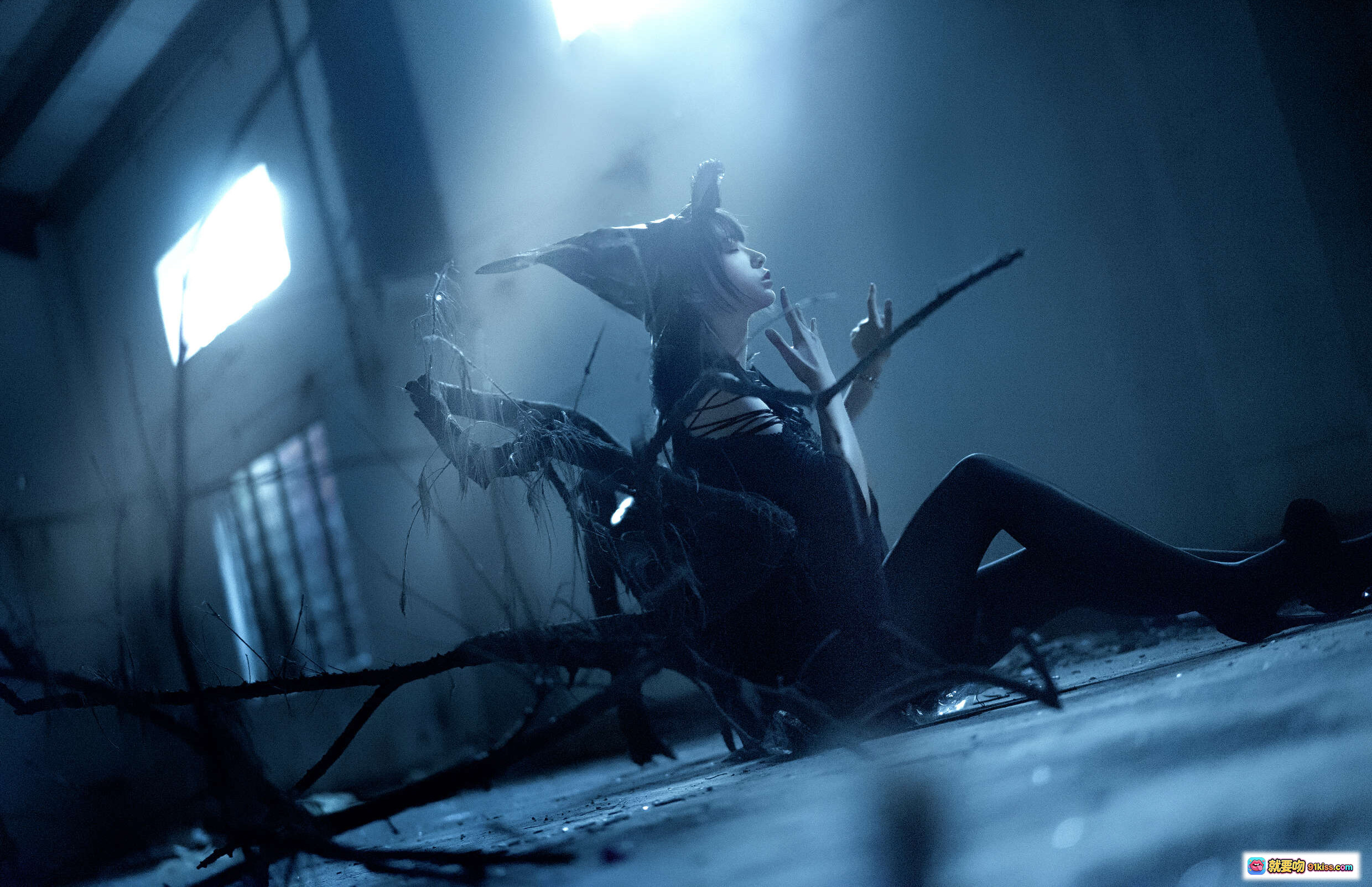 图片[6] - 疯猫ss NO.034 魔女写真｜黑丝高跟女巫帽｜暗黑系性感Cosplay｜废弃场景氛围感大片 - 就要吻