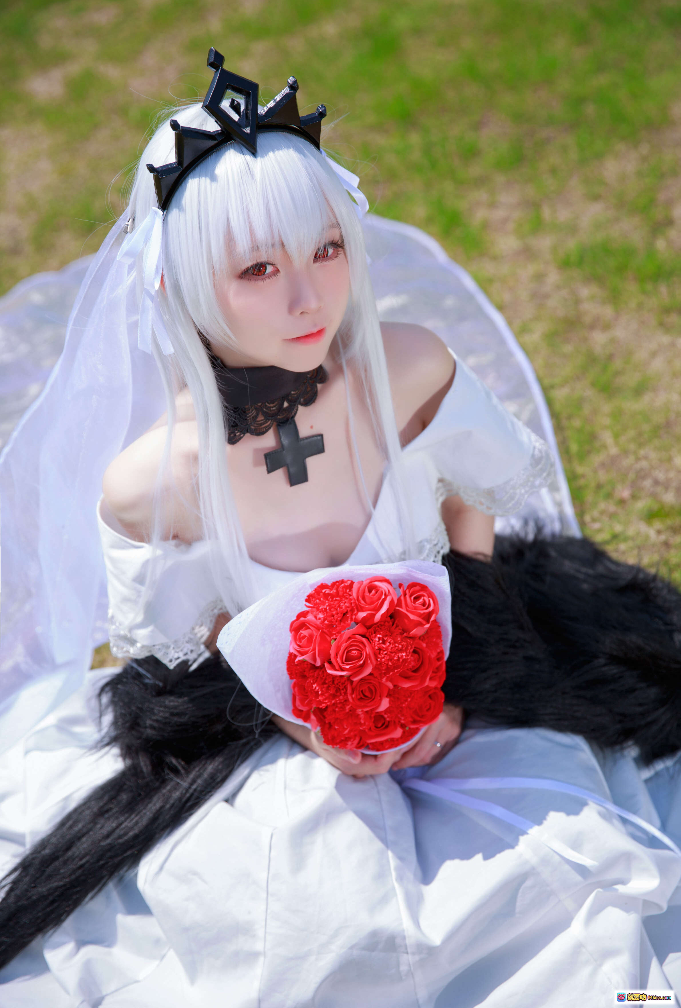 图片[4] - G44不会受伤NO.004 98K婚纱德皇cosplay 白发新娘头纱蕾丝裙 欧式喷泉花园写真 25P高清图集 - 就要吻