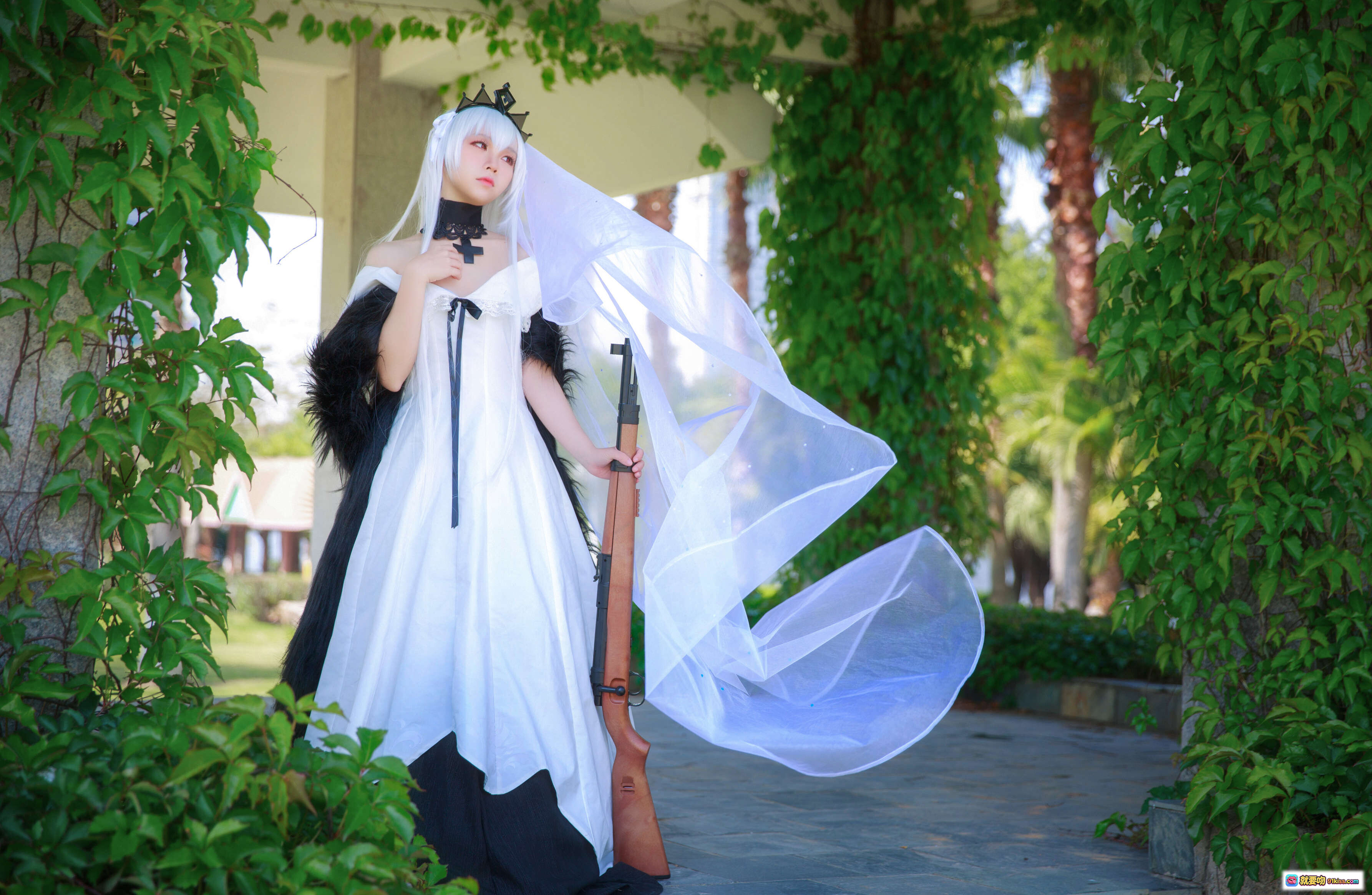 图片[10] - G44不会受伤NO.004 98K婚纱德皇cosplay 白发新娘头纱蕾丝裙 欧式喷泉花园写真 25P高清图集 - 就要吻