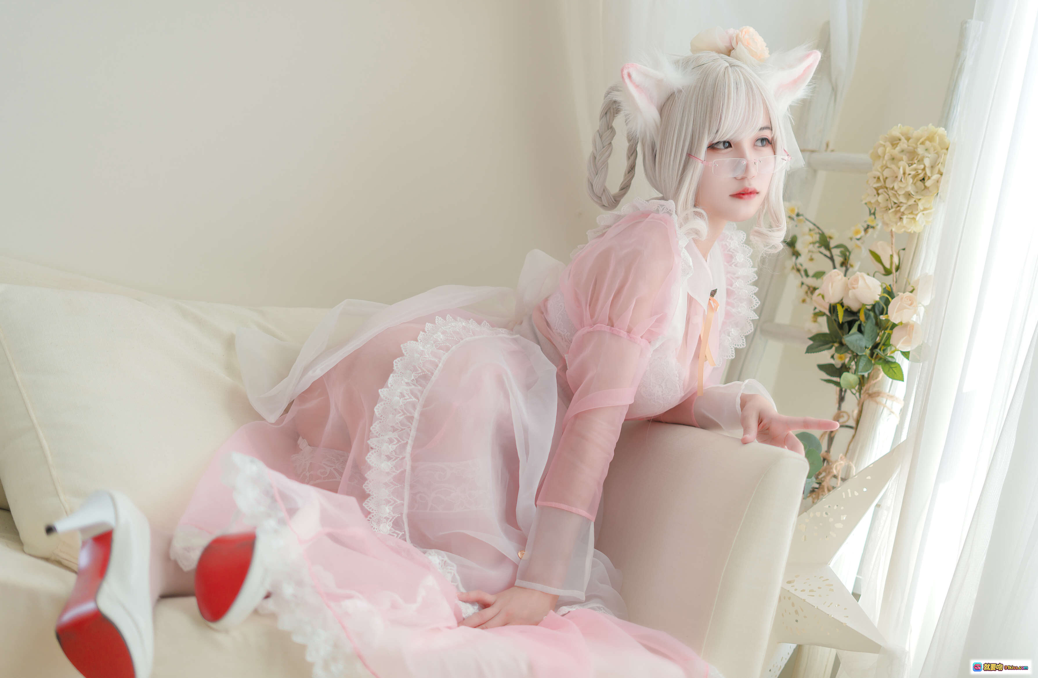 图片[2] - 小仓千代cos透明女仆粉色裙装 白发猫耳手持百合花 甜美梦幻写真集 - 就要吻