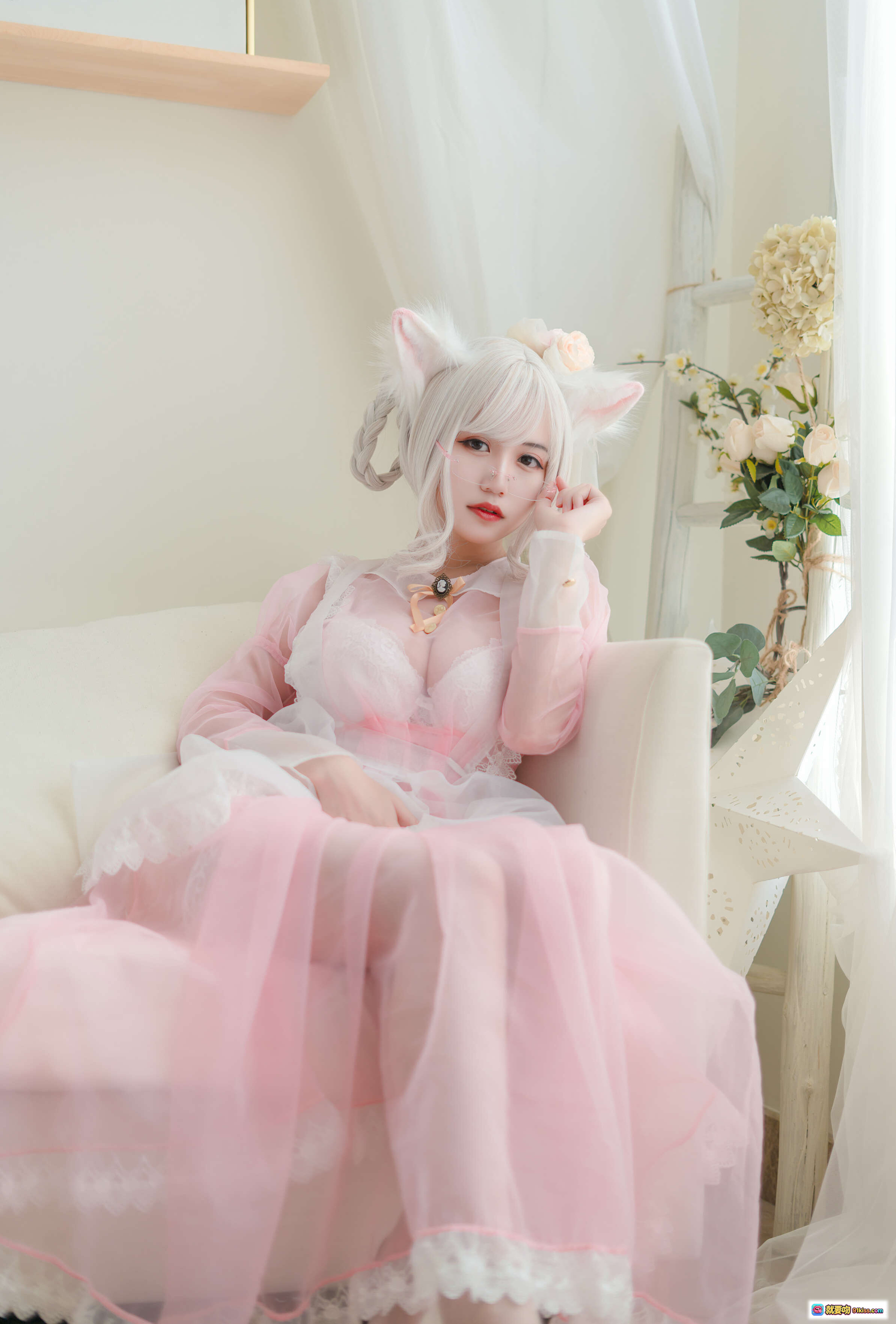 图片[10] - 小仓千代cos透明女仆粉色裙装 白发猫耳手持百合花 甜美梦幻写真集 - 就要吻