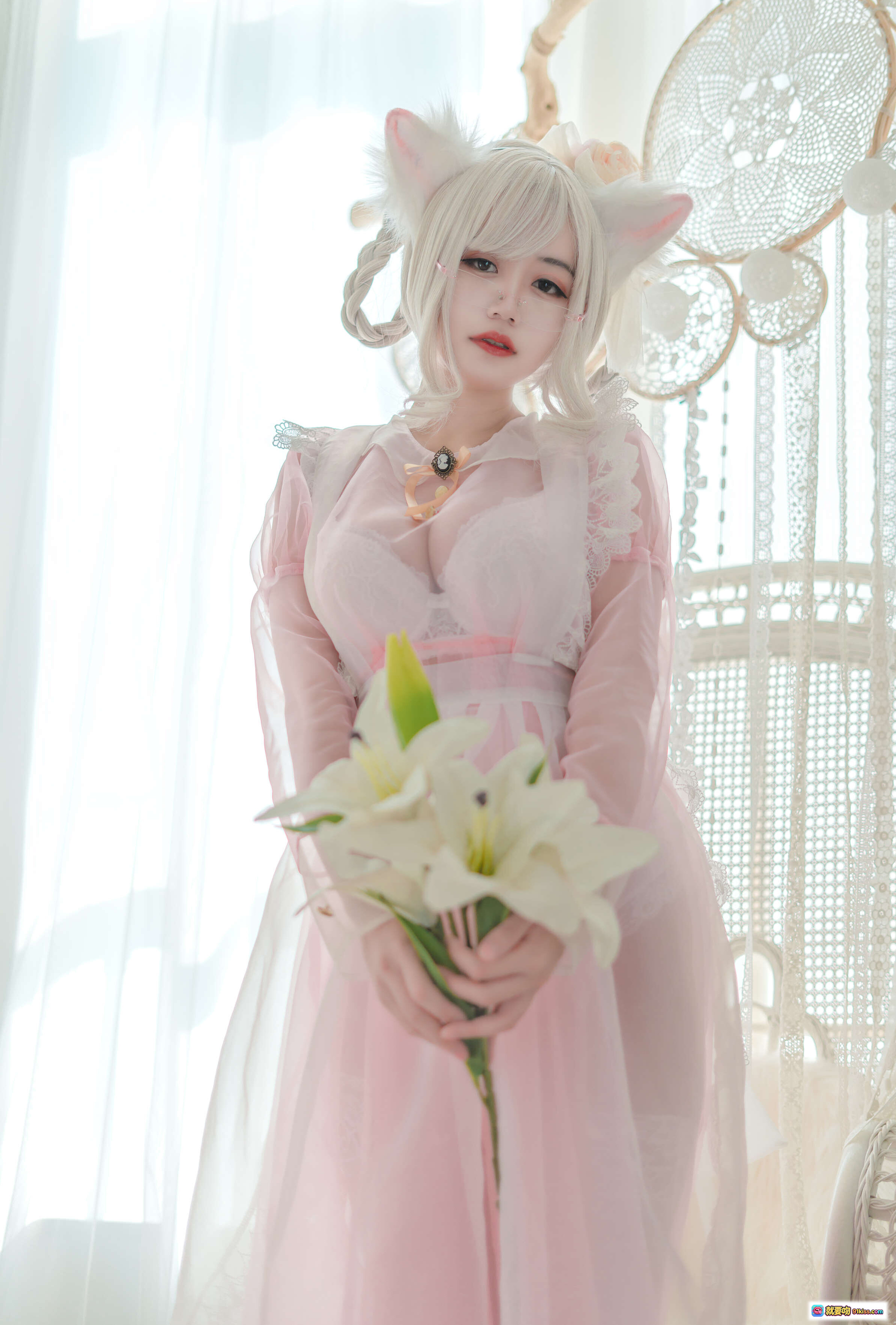 图片[7] - 小仓千代cos透明女仆粉色裙装 白发猫耳手持百合花 甜美梦幻写真集 - 就要吻