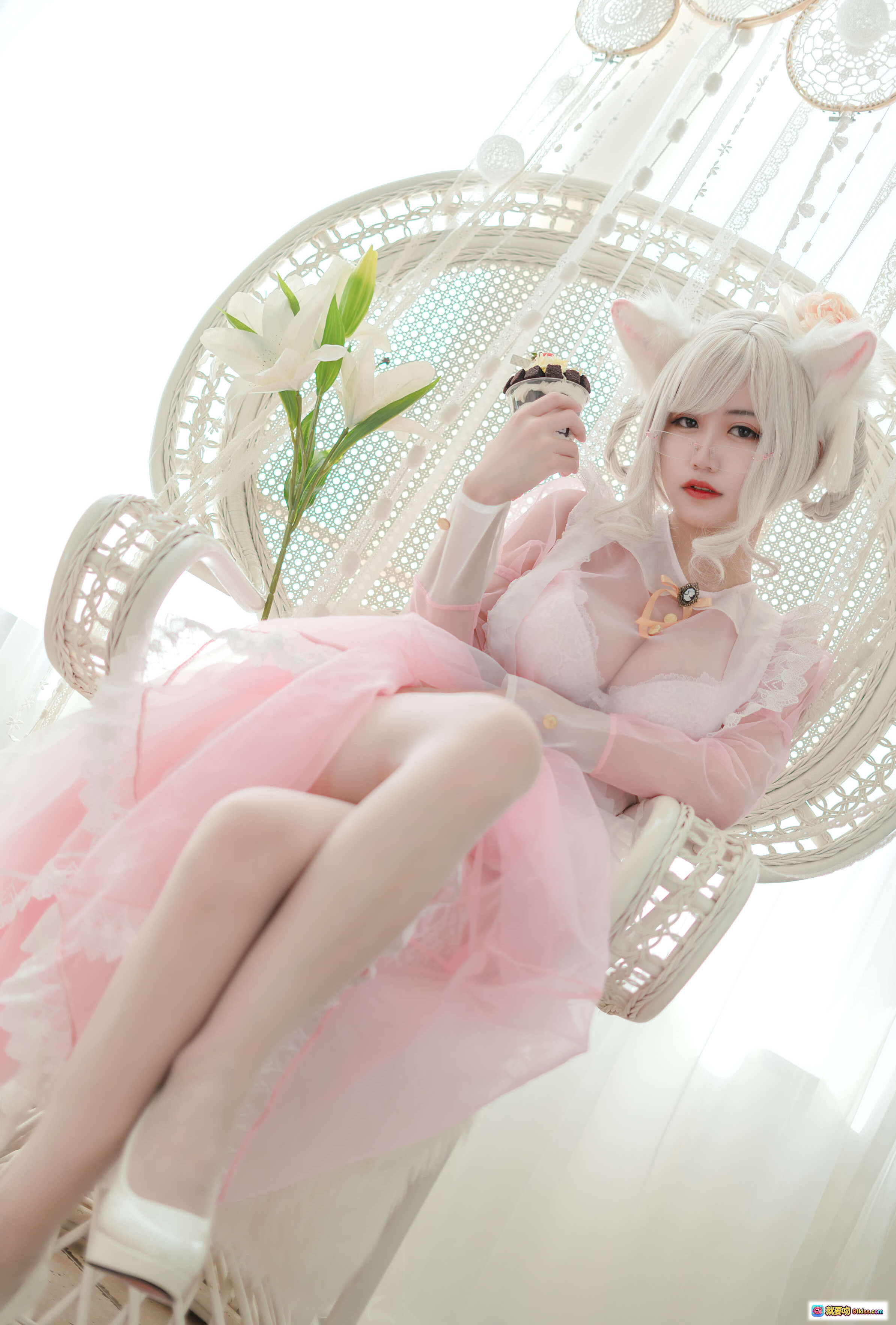 图片[9] - 小仓千代cos透明女仆粉色裙装 白发猫耳手持百合花 甜美梦幻写真集 - 就要吻