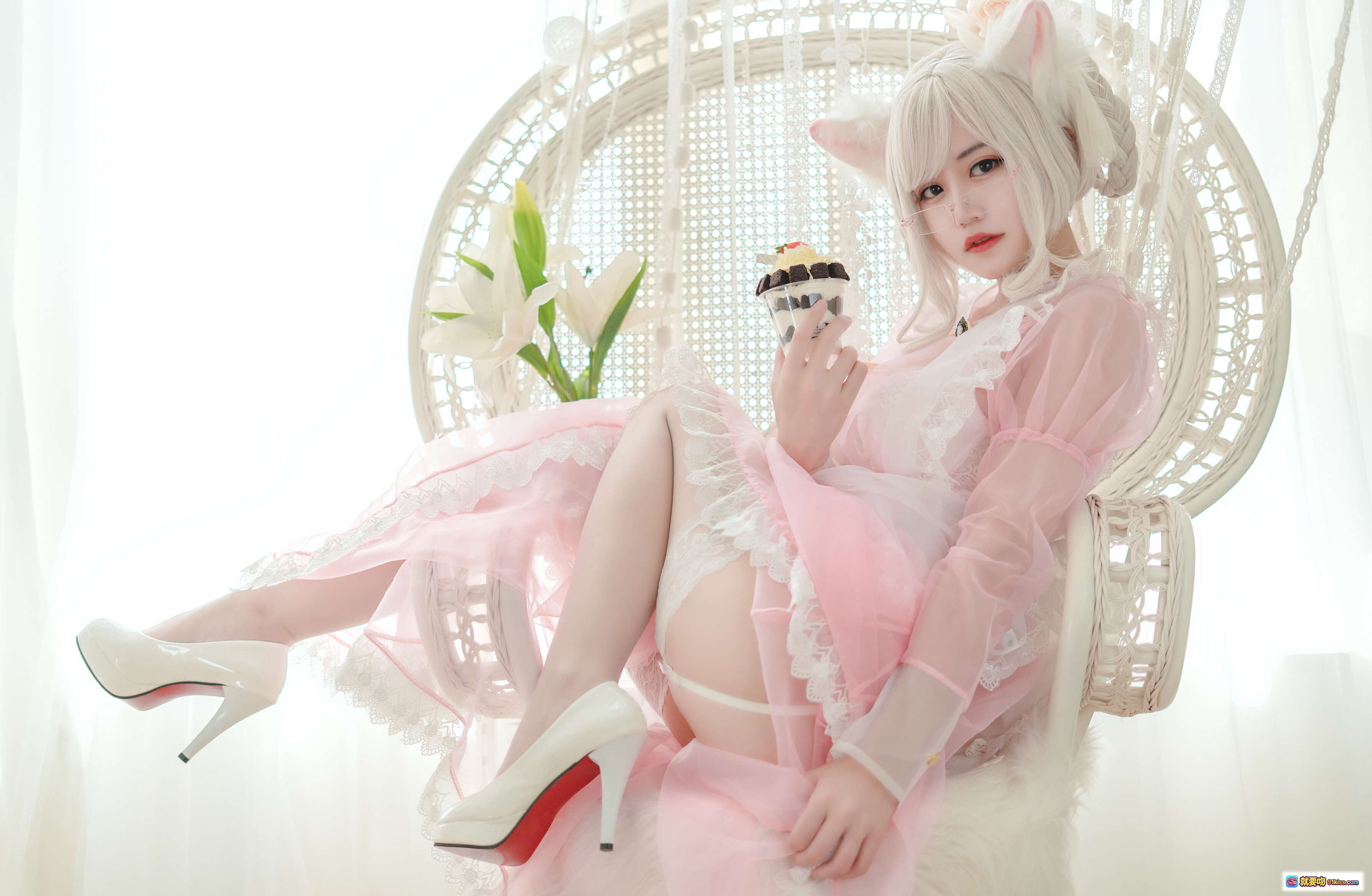 图片[5] - 小仓千代cos透明女仆粉色裙装 白发猫耳手持百合花 甜美梦幻写真集 - 就要吻