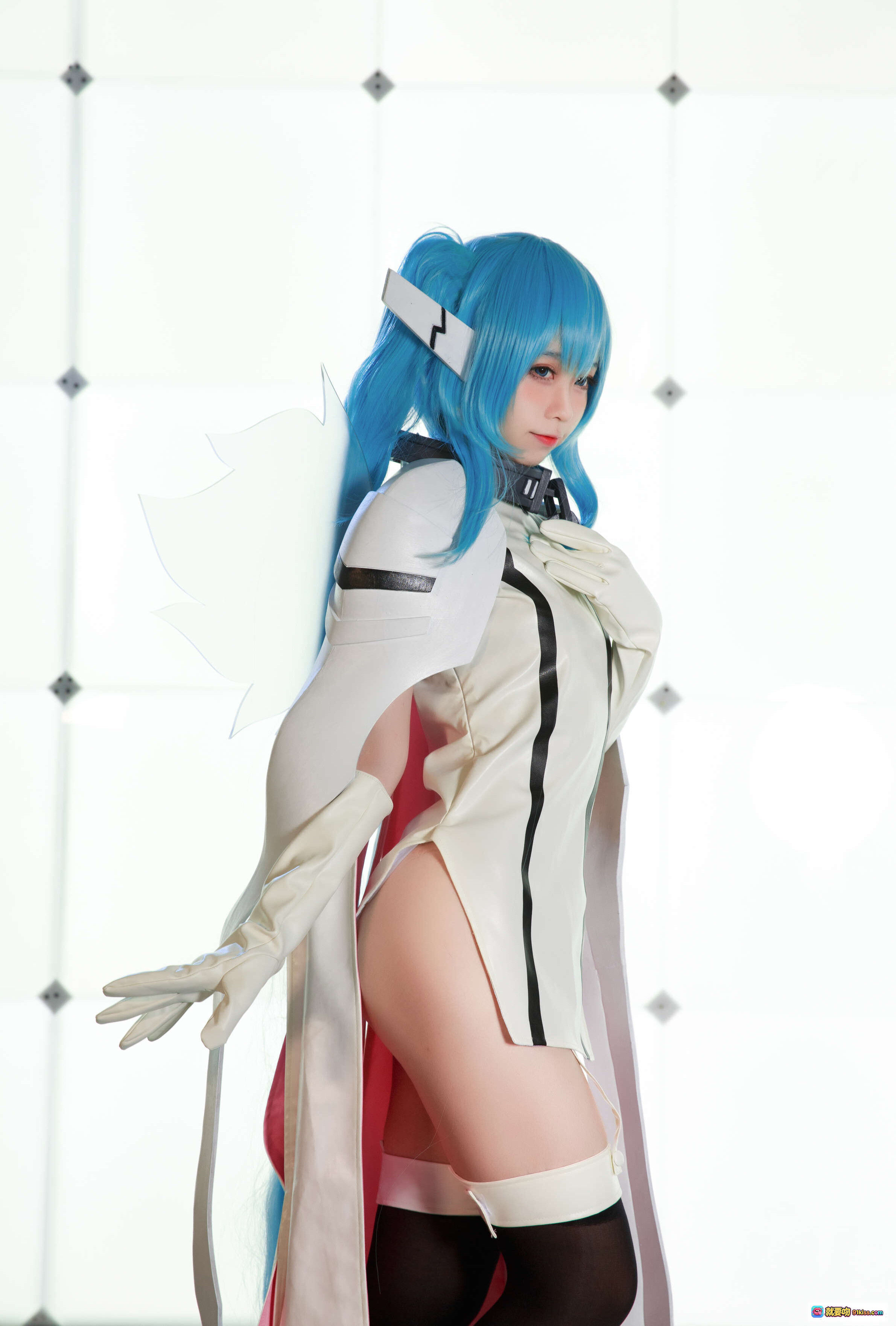 图片[4] - G44不会受伤NO.033妮姆芙cosplay蓝发双马尾白裙黑丝长靴坐姿写真16P高清图集 - 就要吻