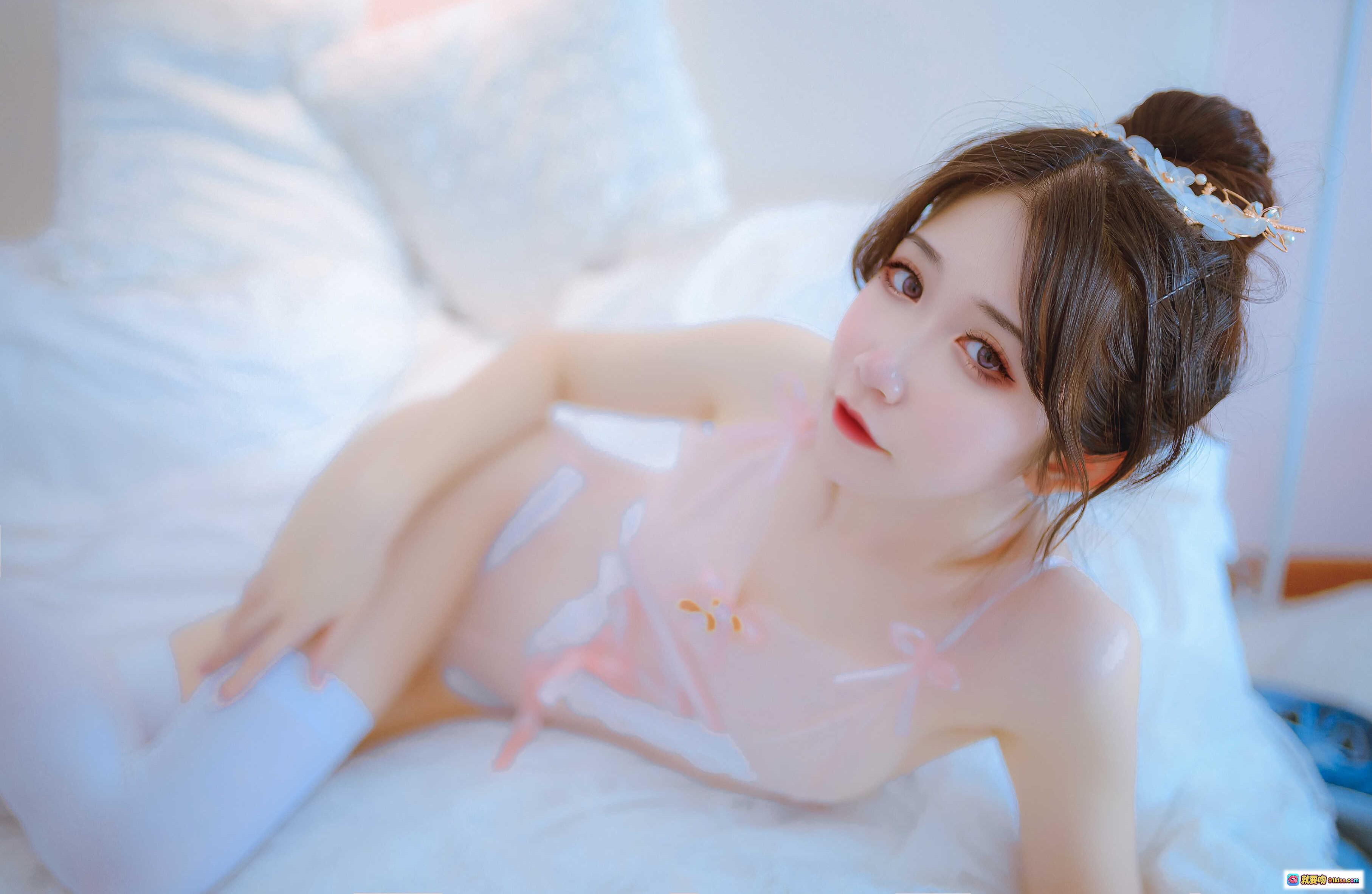 图片[1] - 阮邑_Fairy NO.007 大象粉色系甜美写真 35P高清美图 白床少女风 仙气发饰 粉嫩内衣 优雅躺姿 337MB无视频 - 就要吻