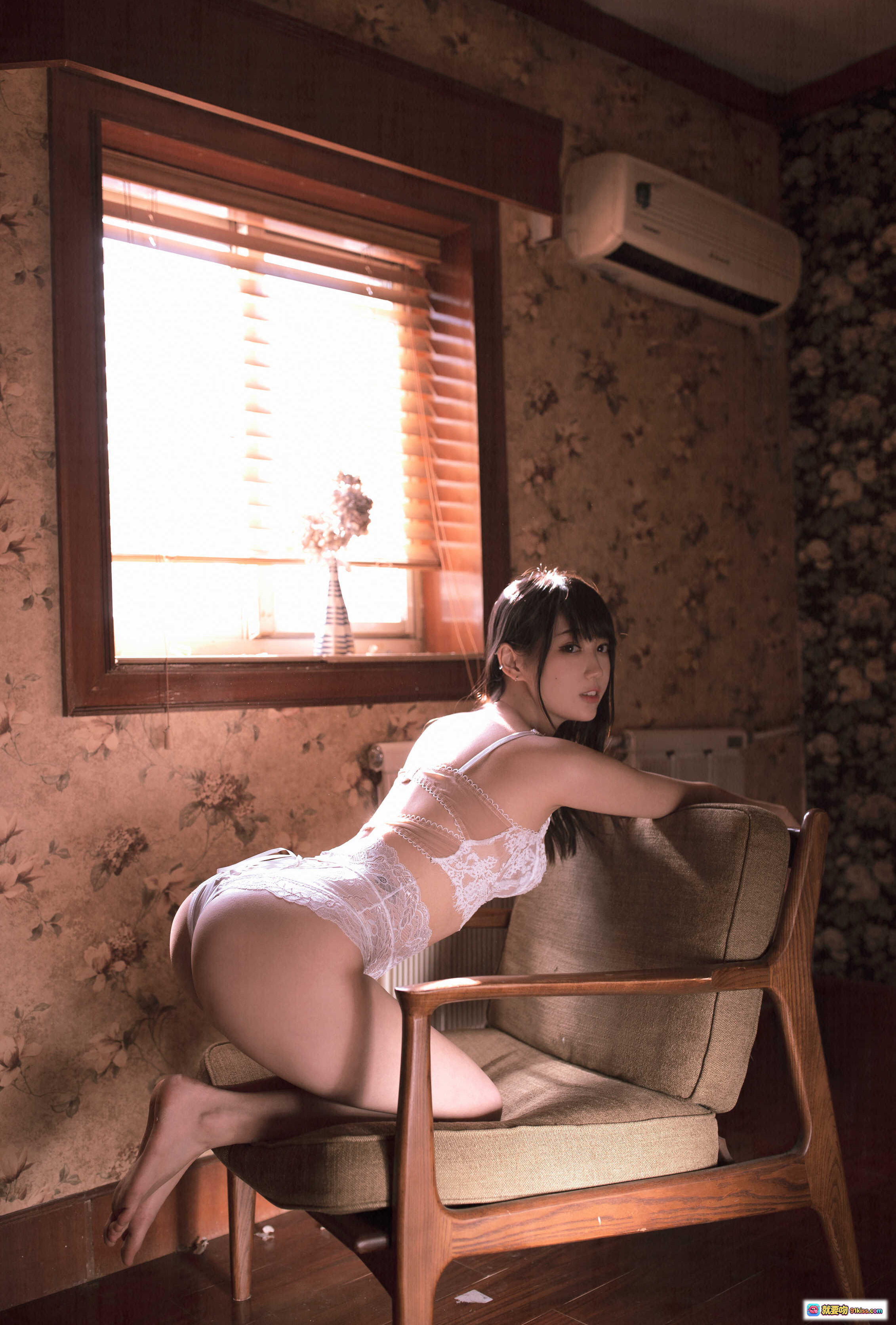 图片[5] - 周叽可爱兔兔NO.011阁楼少女写真 | 白色蕾丝内衣 | 格子床单 | 温柔侧卧姿势 | 私房美拍 | 34P高清图集 - 就要吻