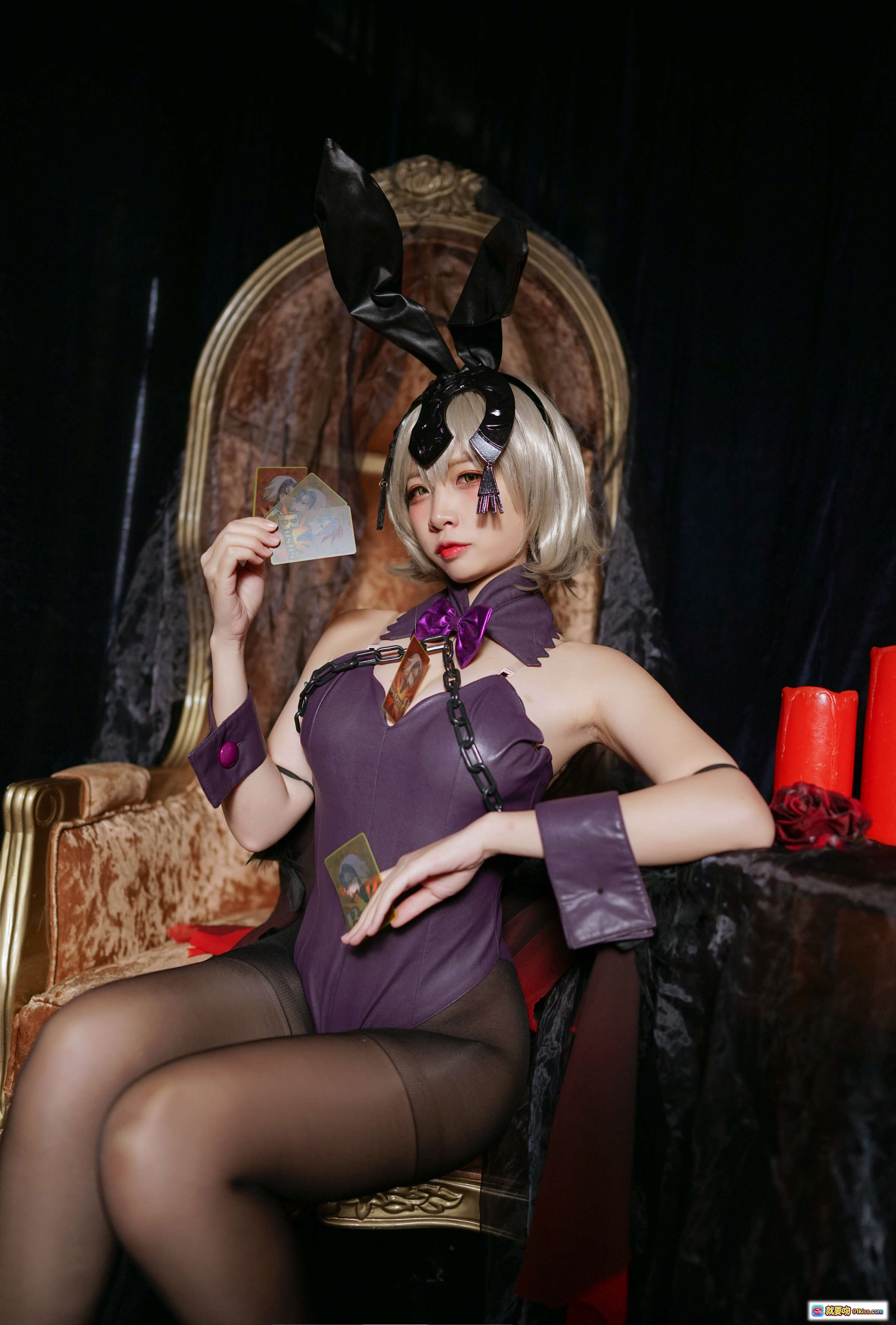 图片[9] - 二佐Nisa NO.005 Fate黑贞兔女郎cos写真｜紫色紧身衣+兔耳发饰+黑丝美腿+复古宫廷椅+红烛玫瑰氛围感摄影 - 就要吻