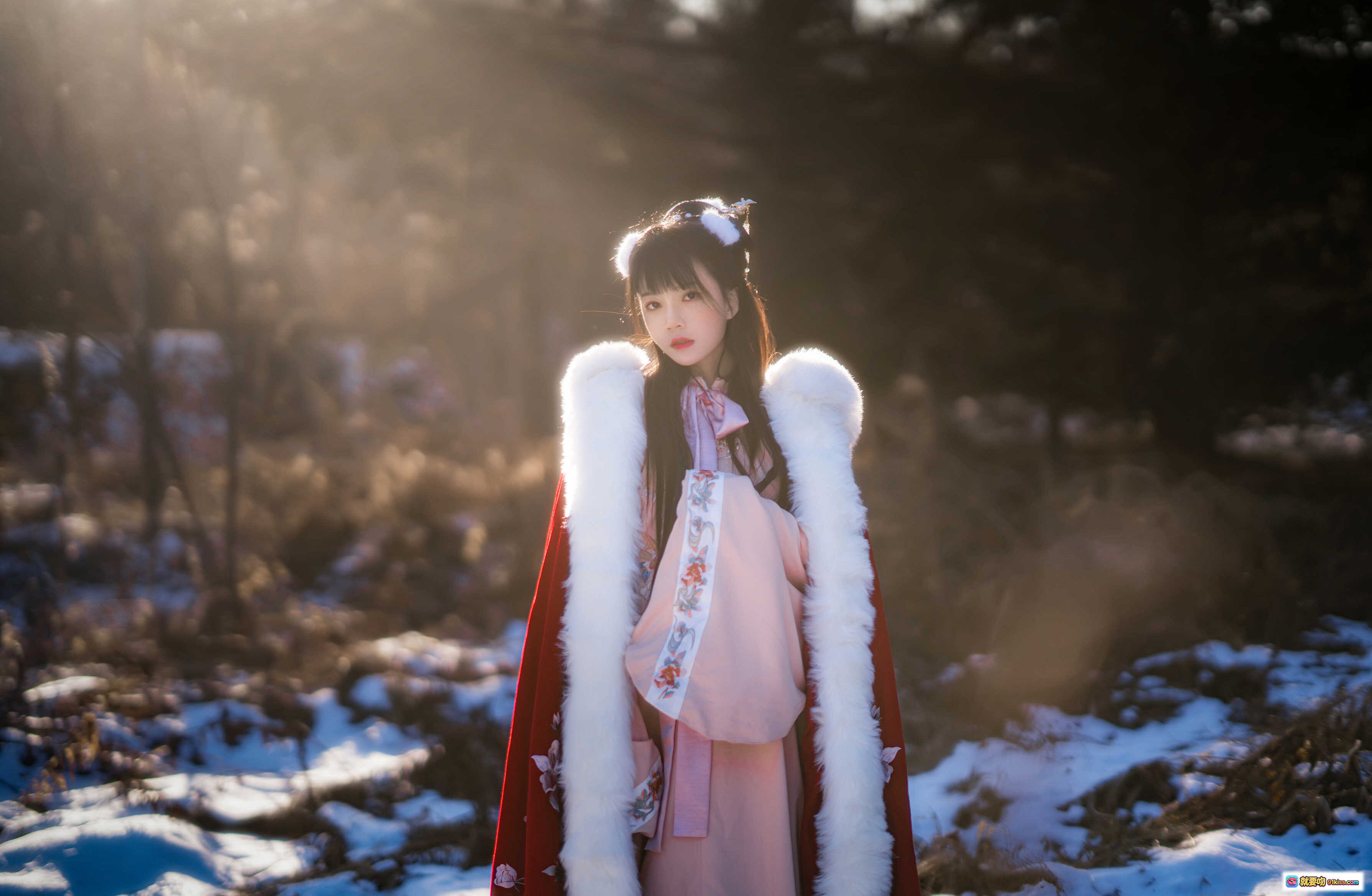 图片[10] - 桜桃喵094熹微古风汉服雪景写真 红粉刺绣毛领飘逸仙气少女摄影图集 - 就要吻