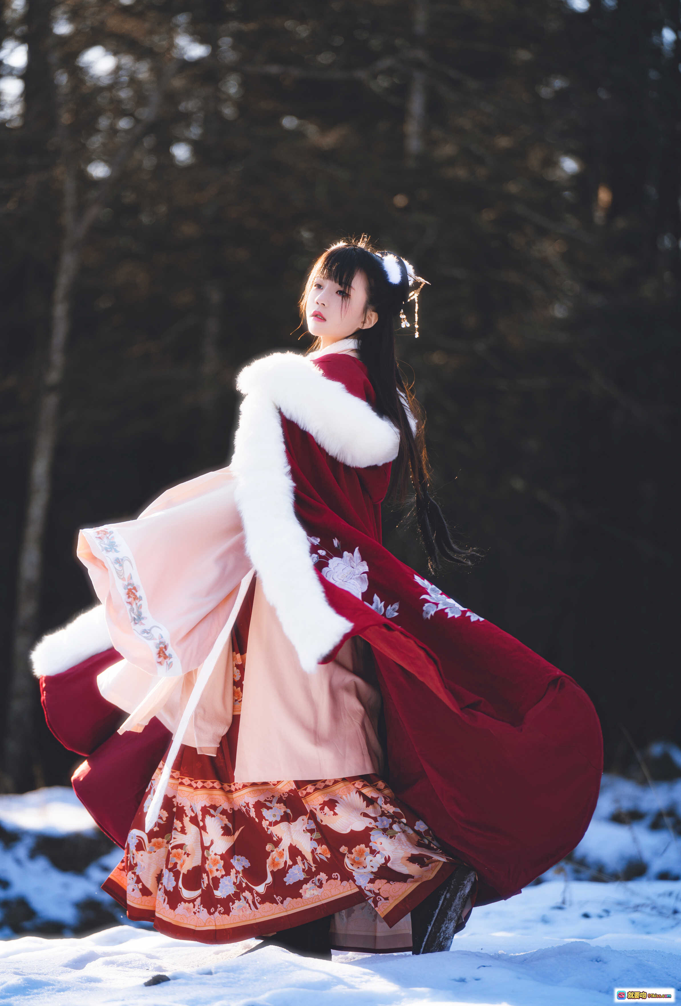 桜桃喵094熹微古风汉服雪景写真 红粉刺绣毛领飘逸仙气少女摄影图集 - 就要吻