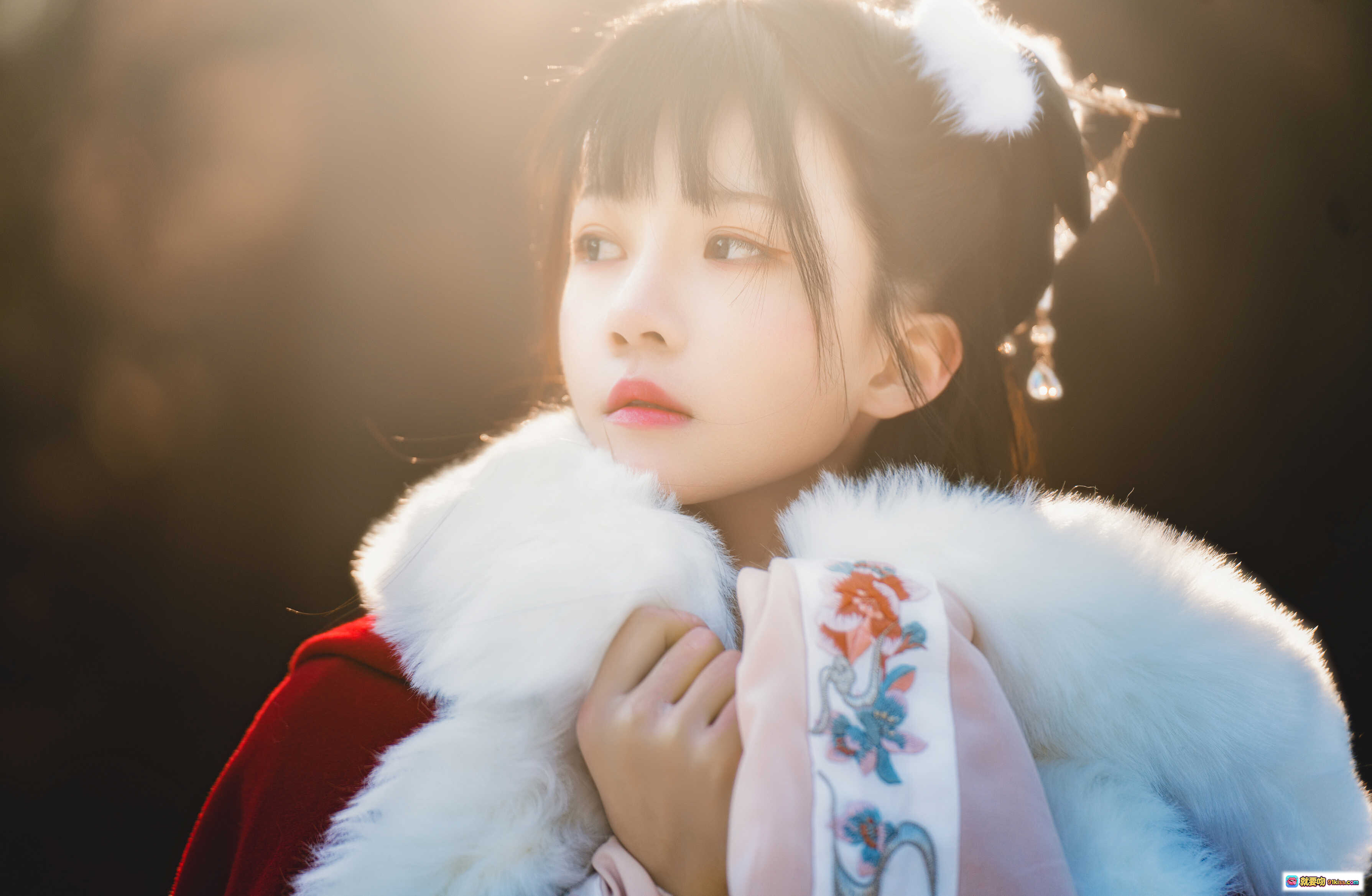 图片[5] - 桜桃喵094熹微古风汉服雪景写真 红粉刺绣毛领飘逸仙气少女摄影图集 - 就要吻