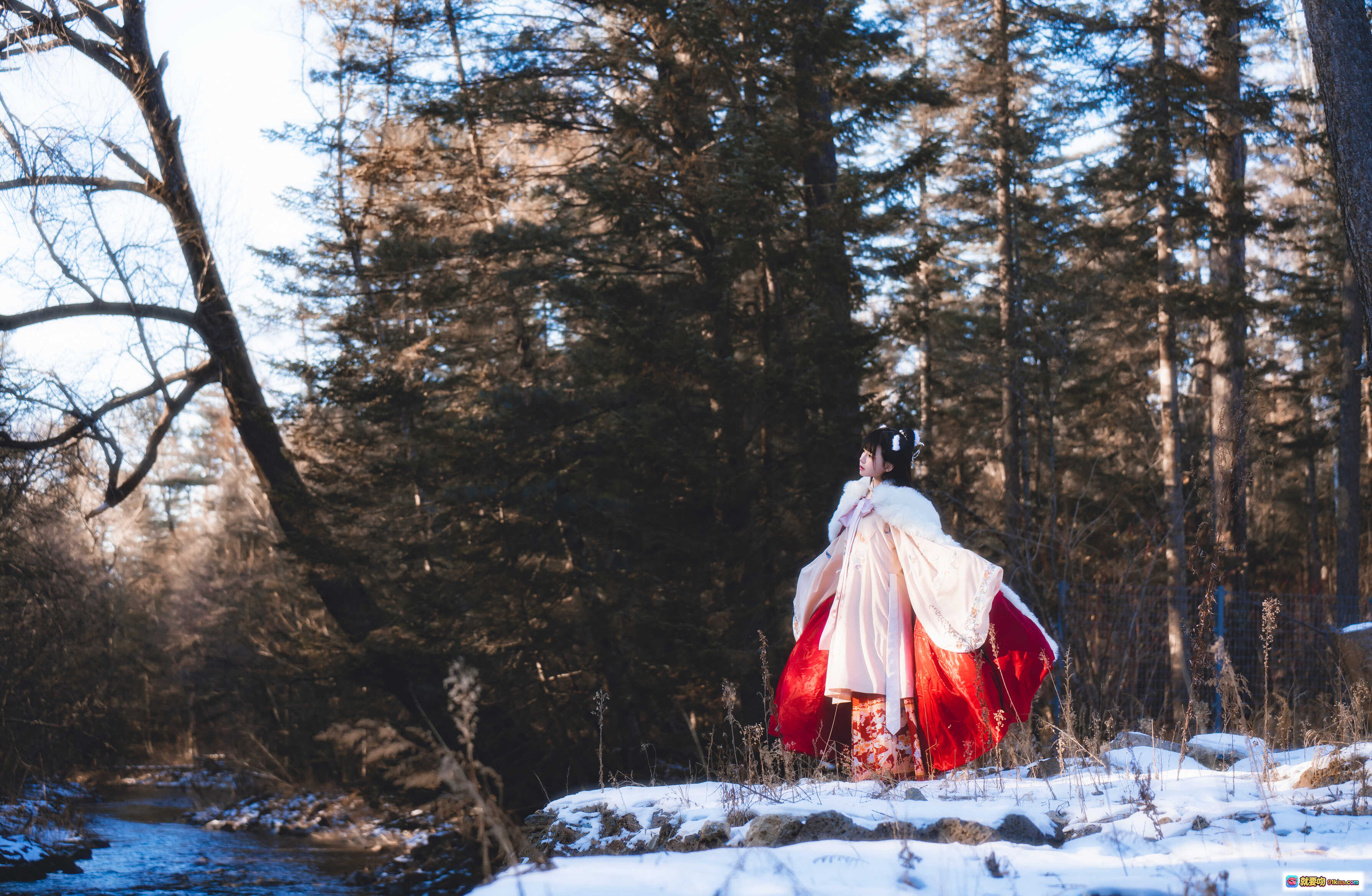 图片[7] - 桜桃喵094熹微古风汉服雪景写真 红粉刺绣毛领飘逸仙气少女摄影图集 - 就要吻