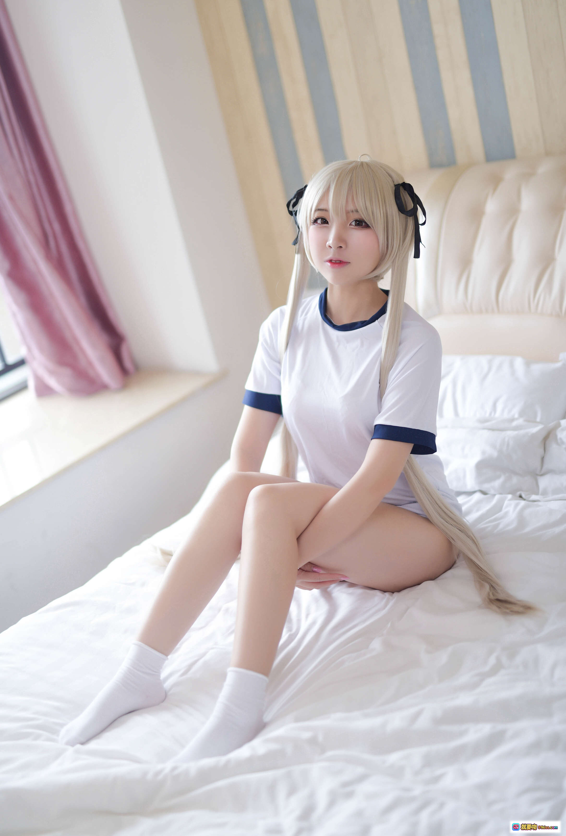 图片[2] - 二佐Nisa NO.053 穹妹运动服Cosplay 白蓝短袖长发双马尾 跪床伸展姿势 清纯少女风 室内写真 29P高清图集 - 就要吻