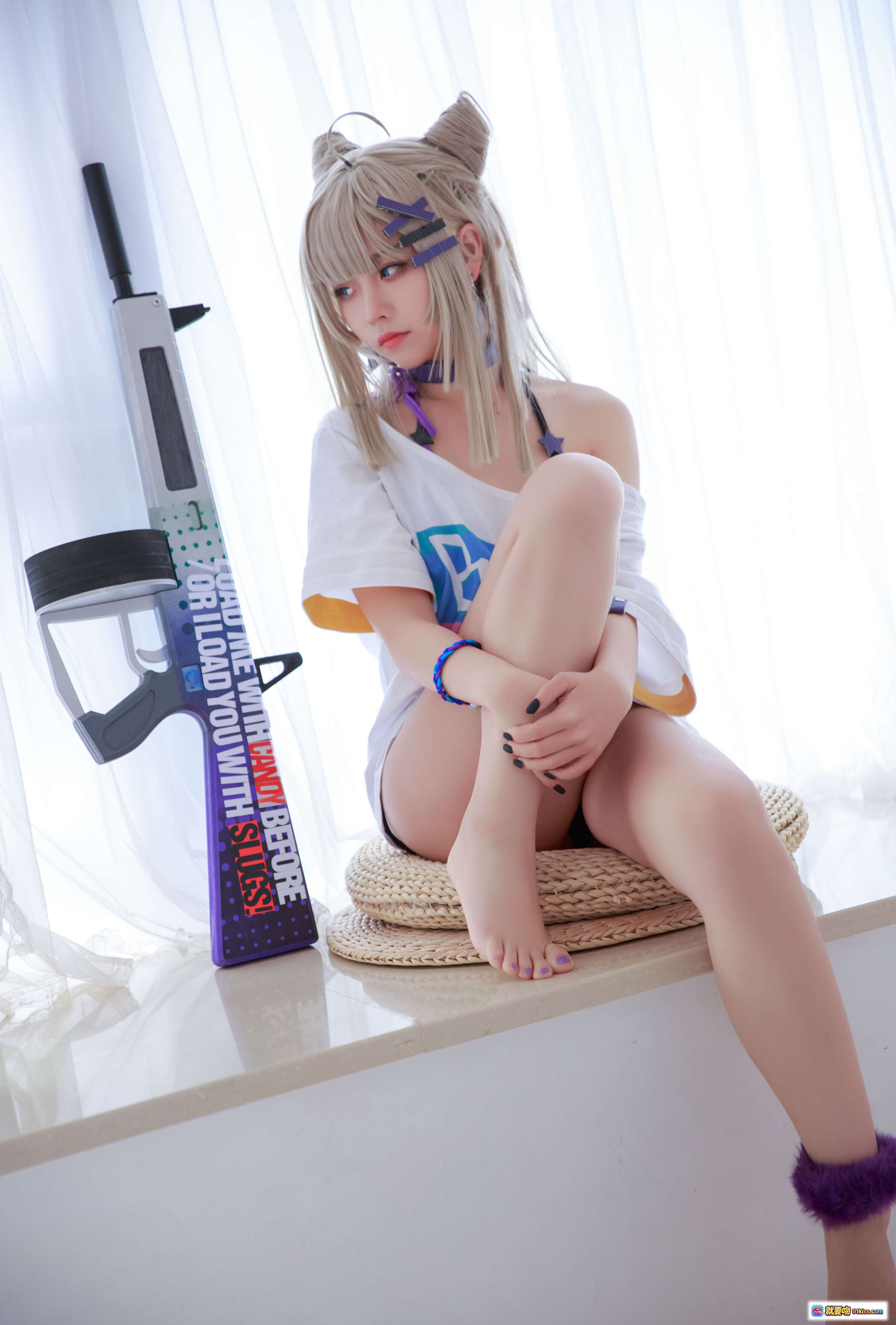 图片[8] - G44不会受伤 NO.006 少女前线AA-12 Cosplay写真 金发猫耳少女 白T黑短裤 床上抱枕姿势 20P高清图集 - 就要吻