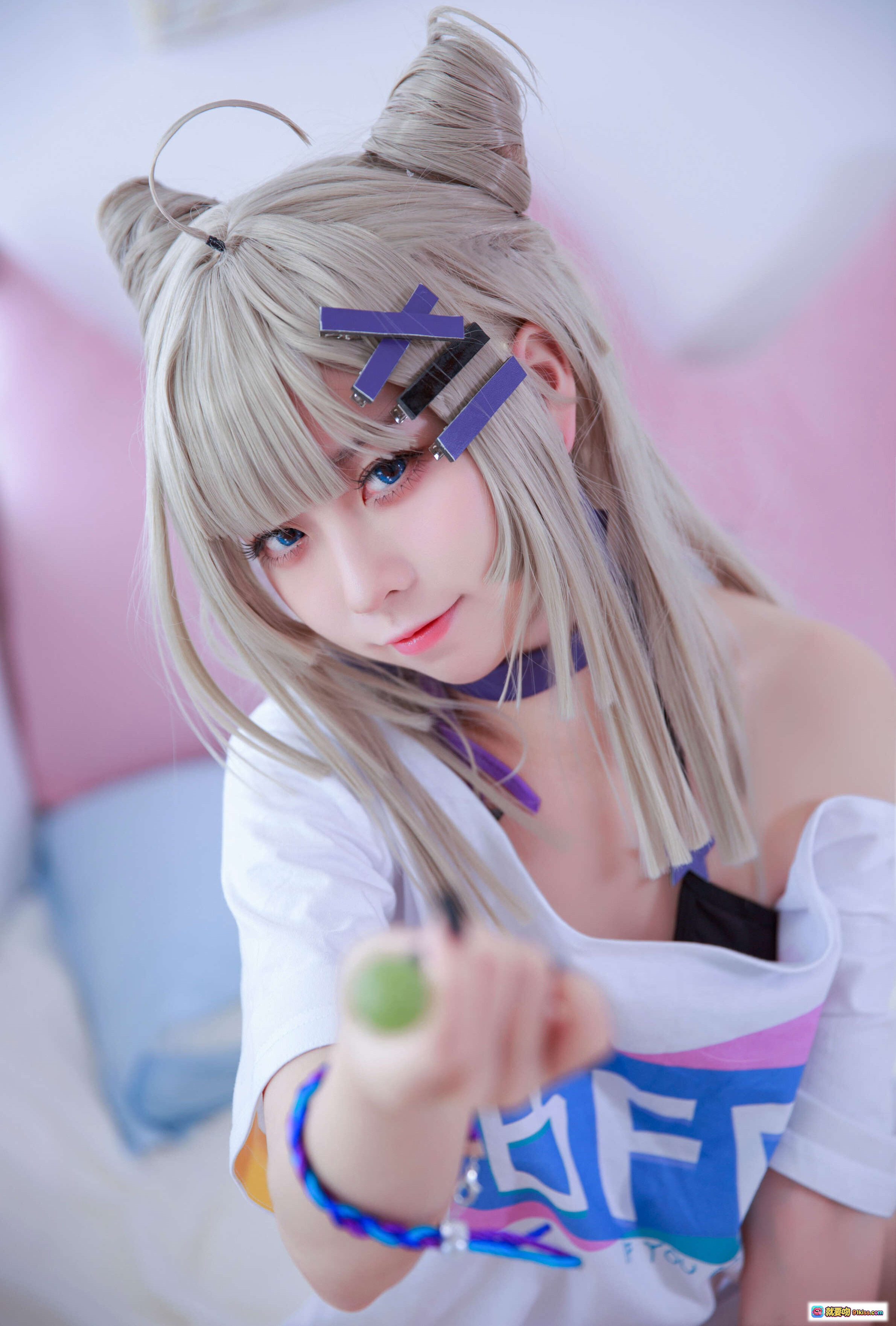 图片[9] - G44不会受伤 NO.006 少女前线AA-12 Cosplay写真 金发猫耳少女 白T黑短裤 床上抱枕姿势 20P高清图集 - 就要吻