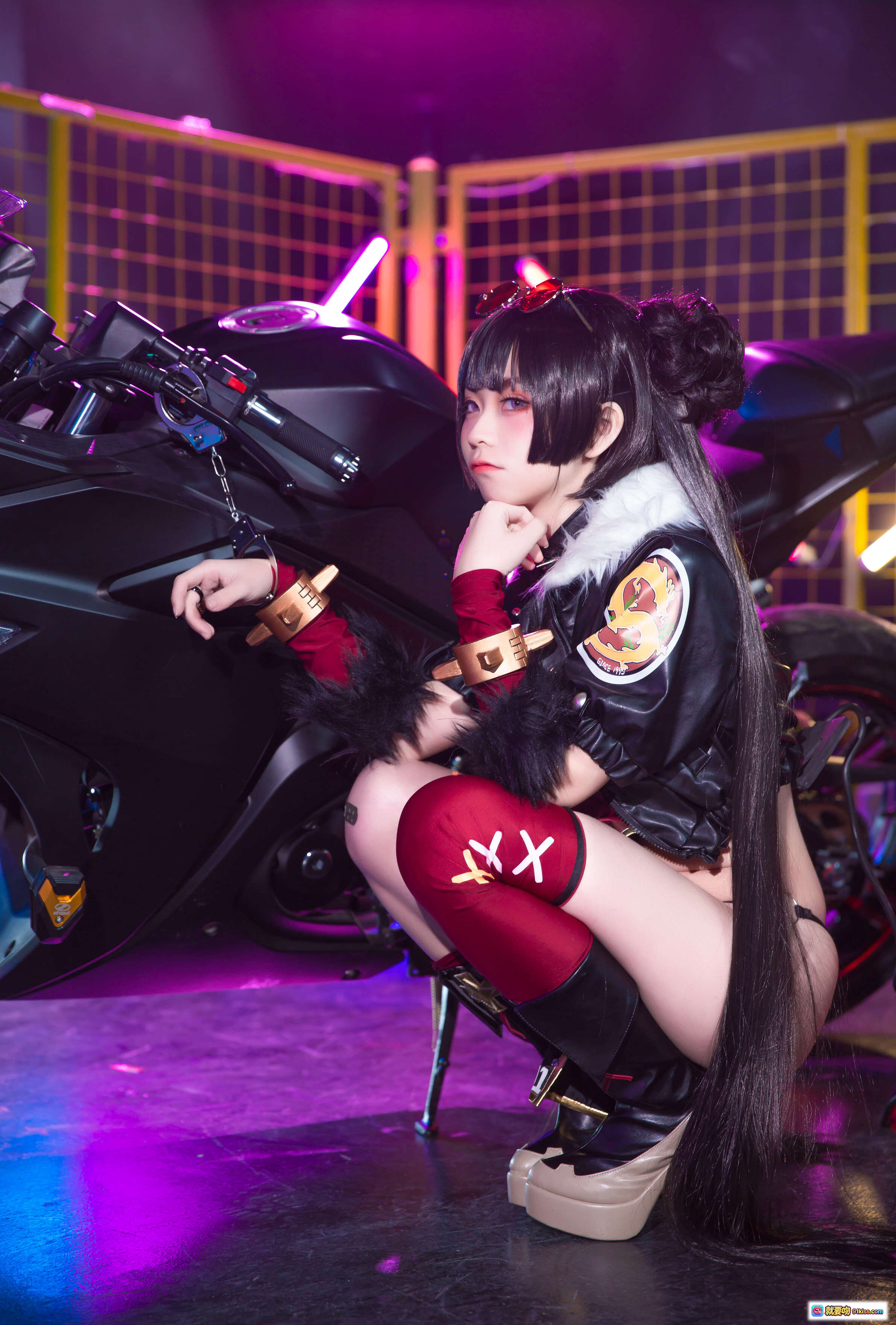 图片[4] - G44不会受伤 NO.009 春鹏饺子外卖小妹 Cosplay 美女 24P 288MB 霓虹灯网格背景 动漫角色扮演 萌系制服 时尚写真 - 就要吻