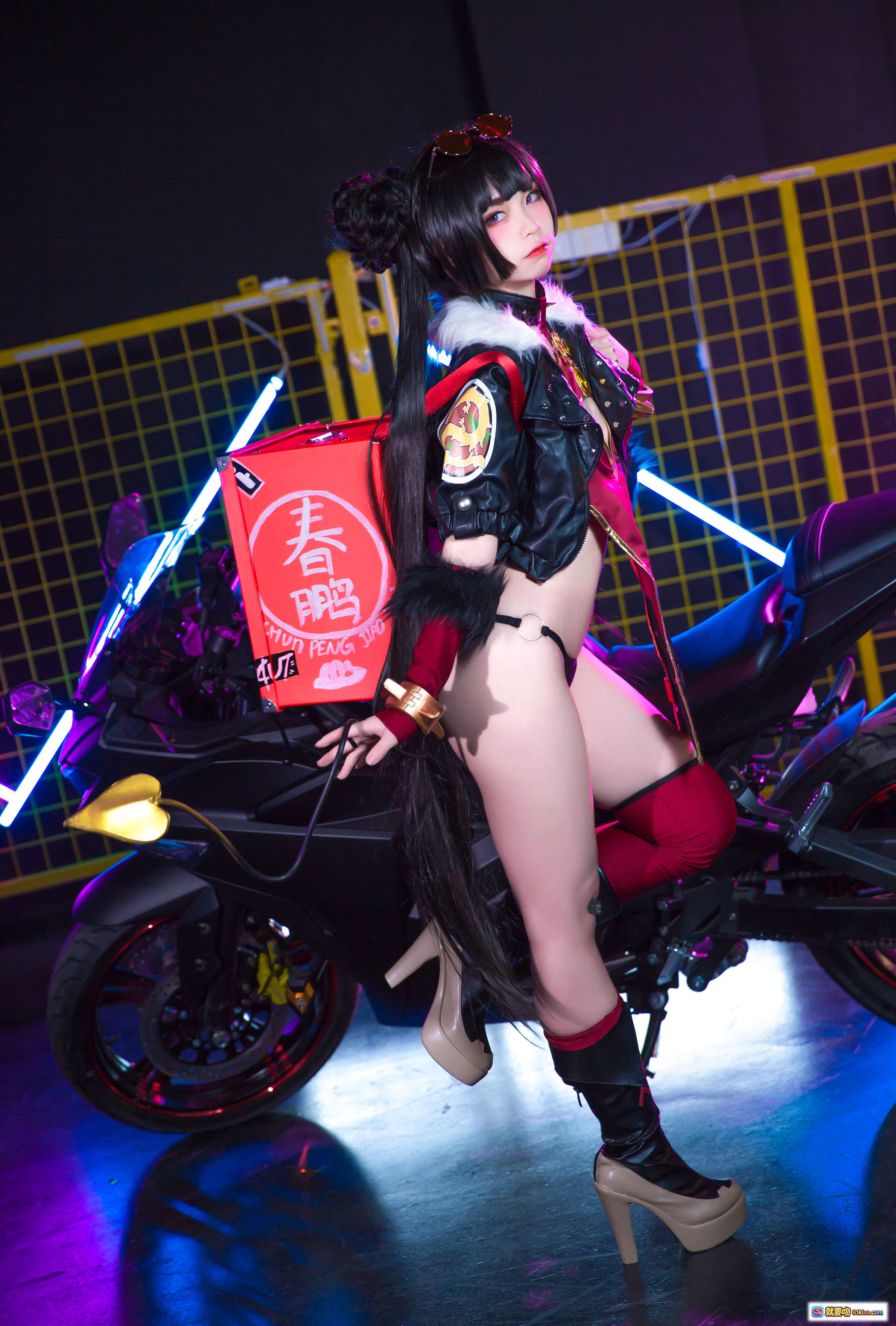 图片[8] - G44不会受伤 NO.009 春鹏饺子外卖小妹 Cosplay 美女 24P 288MB 霓虹灯网格背景 动漫角色扮演 萌系制服 时尚写真 - 就要吻