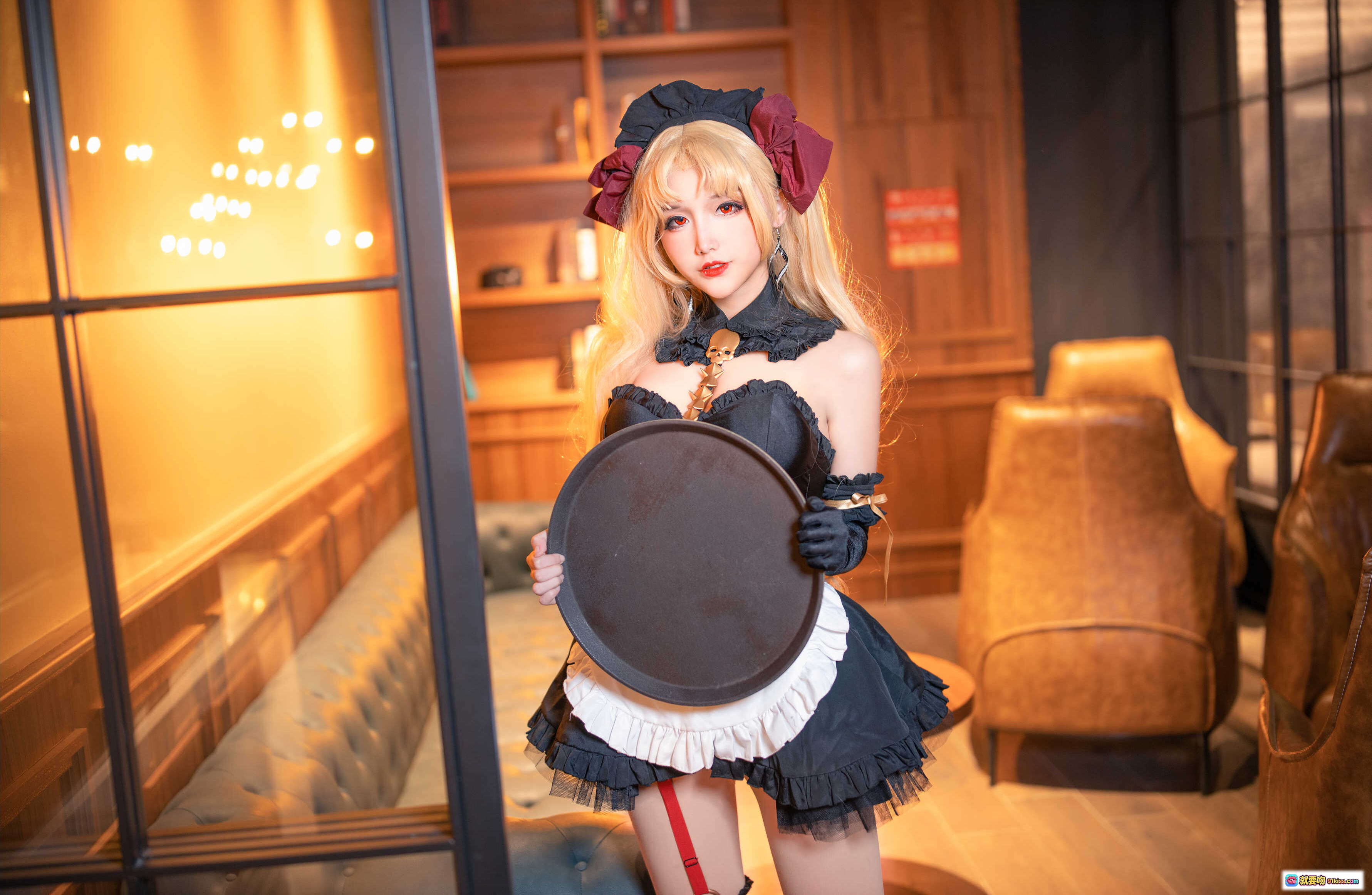 图片[5] - 仙九Airi NO.006 艾蕾女仆装写真｜金发黑裙白围裙美腿cosplay｜室内咖啡厅氛围感拍摄｜21P高清图集 - 就要吻