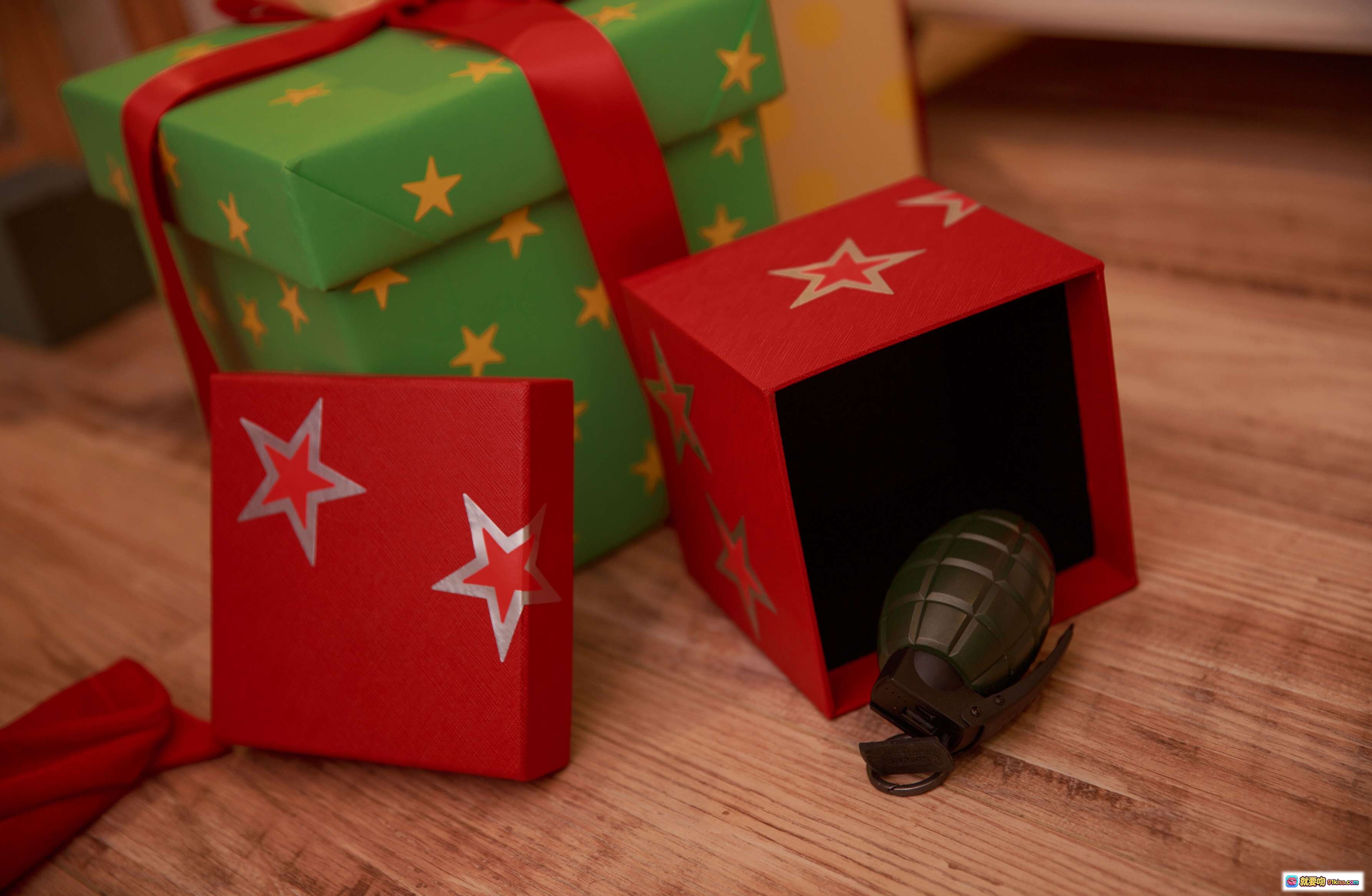 图片[4] - G44不会受伤 NO.007 TMP圣诞 Cosplay美图 | 猫耳圣诞装 | 节日氛围 | 圣诞树背景 | 礼物盒装饰 | 14P高清写真 - 就要吻