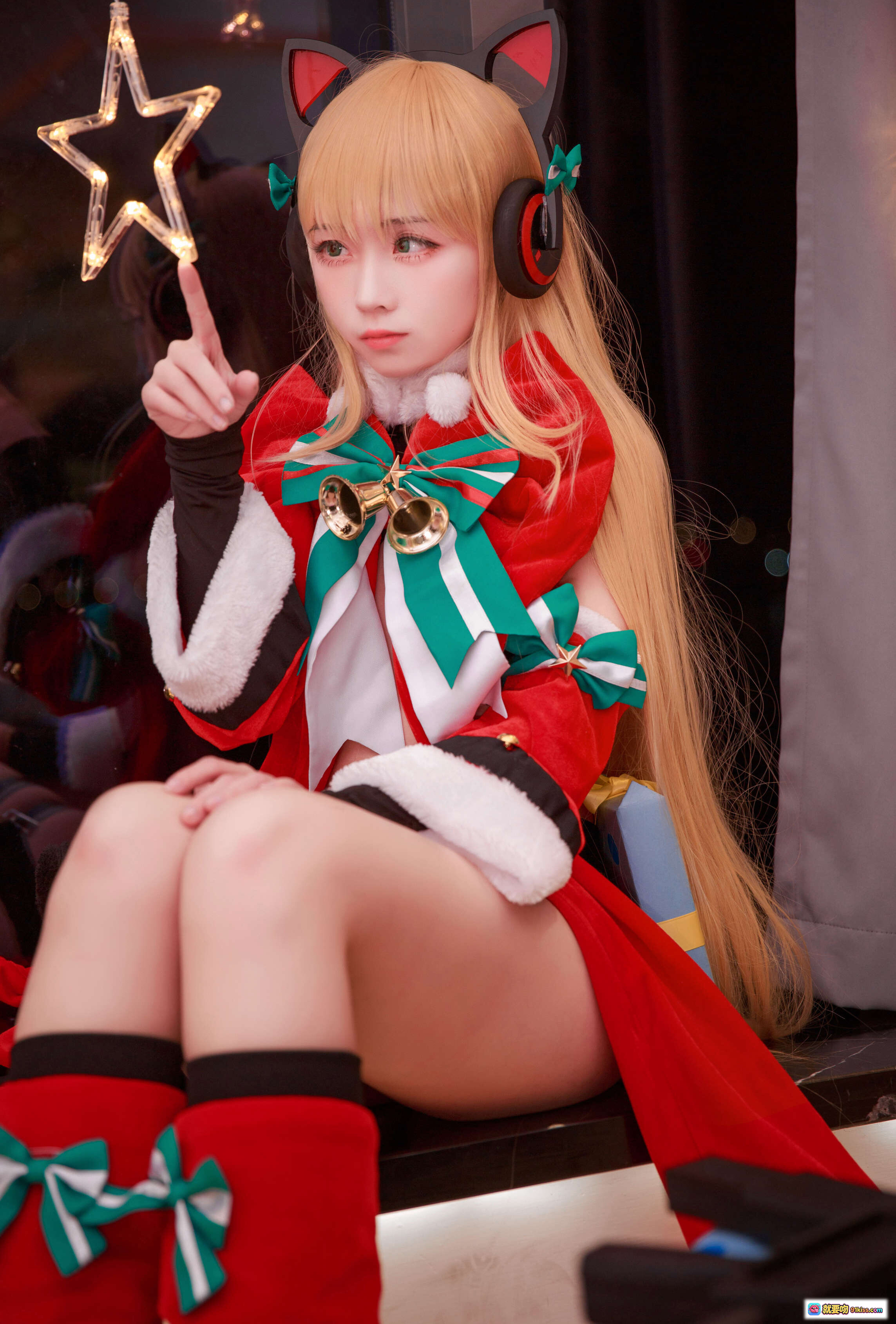 图片[10] - G44不会受伤 NO.007 TMP圣诞 Cosplay美图 | 猫耳圣诞装 | 节日氛围 | 圣诞树背景 | 礼物盒装饰 | 14P高清写真 - 就要吻
