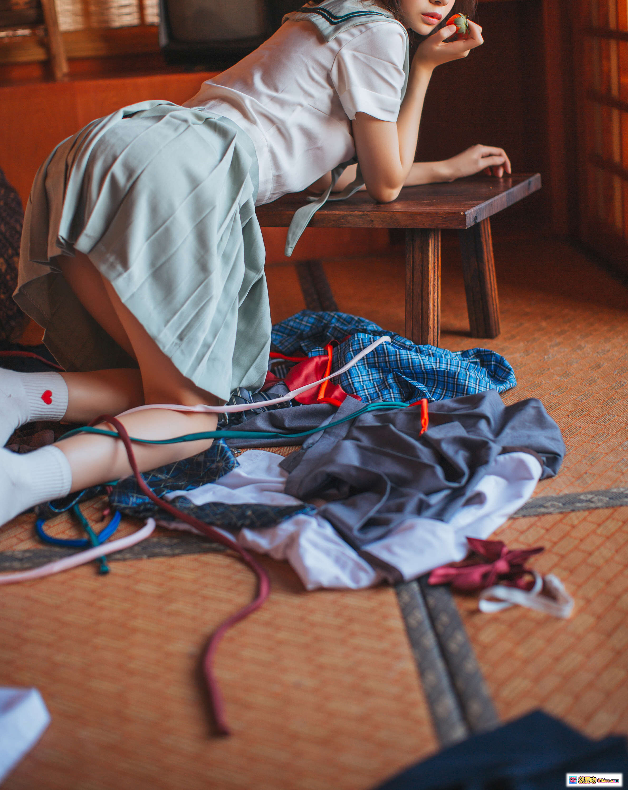 图片[3] - 疯猫ss NO.050 少女写真 24P高清日系校园风 白袜短裙榻榻米场景 甜美私房摄影 - 就要吻