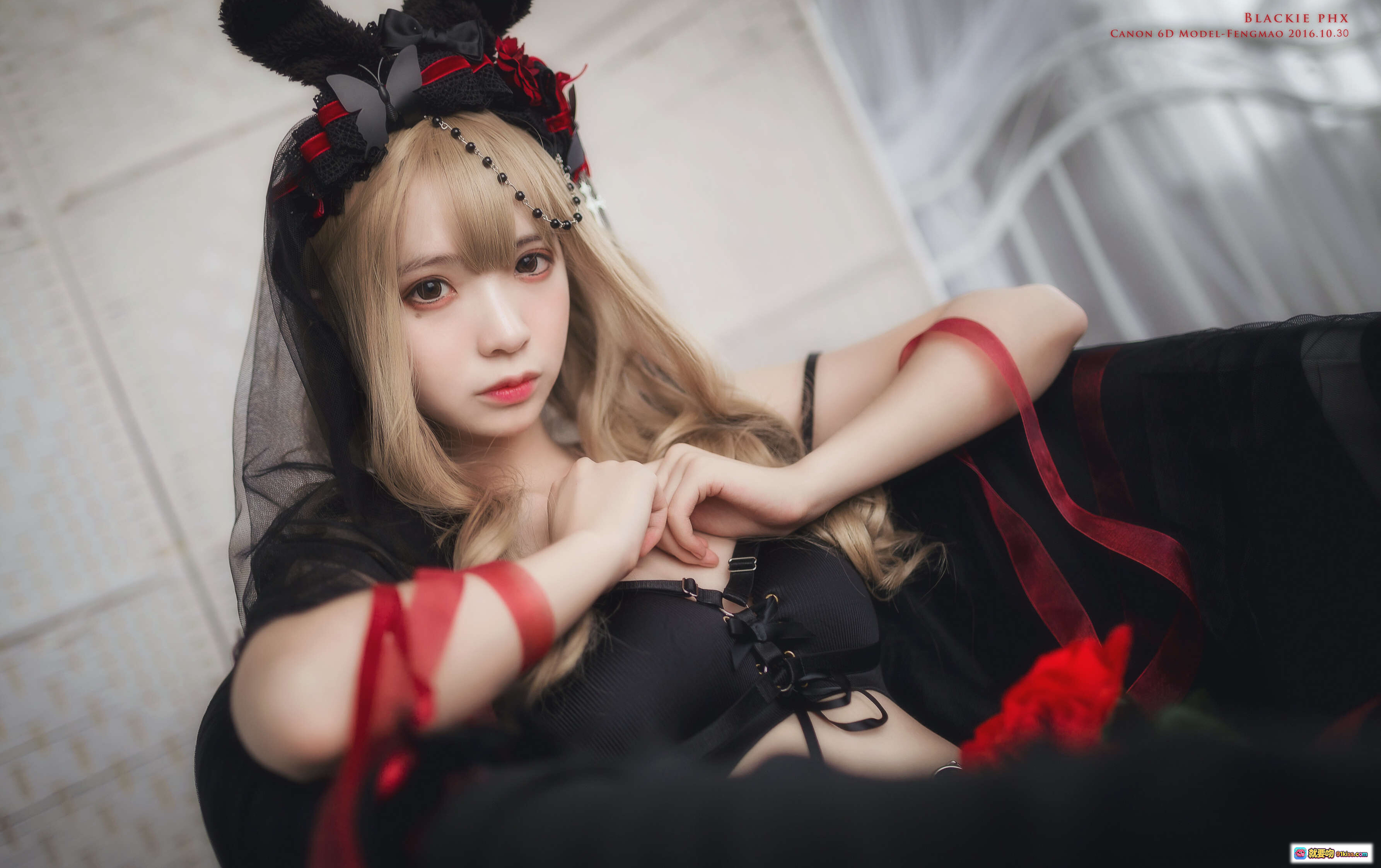 图片[2] - 疯猫ss NO.061 黑色玫瑰 Cosplay 美少女 金发红丝带 哥特风 暗黑系 时尚写真 高清壁纸 20-27MB - 就要吻