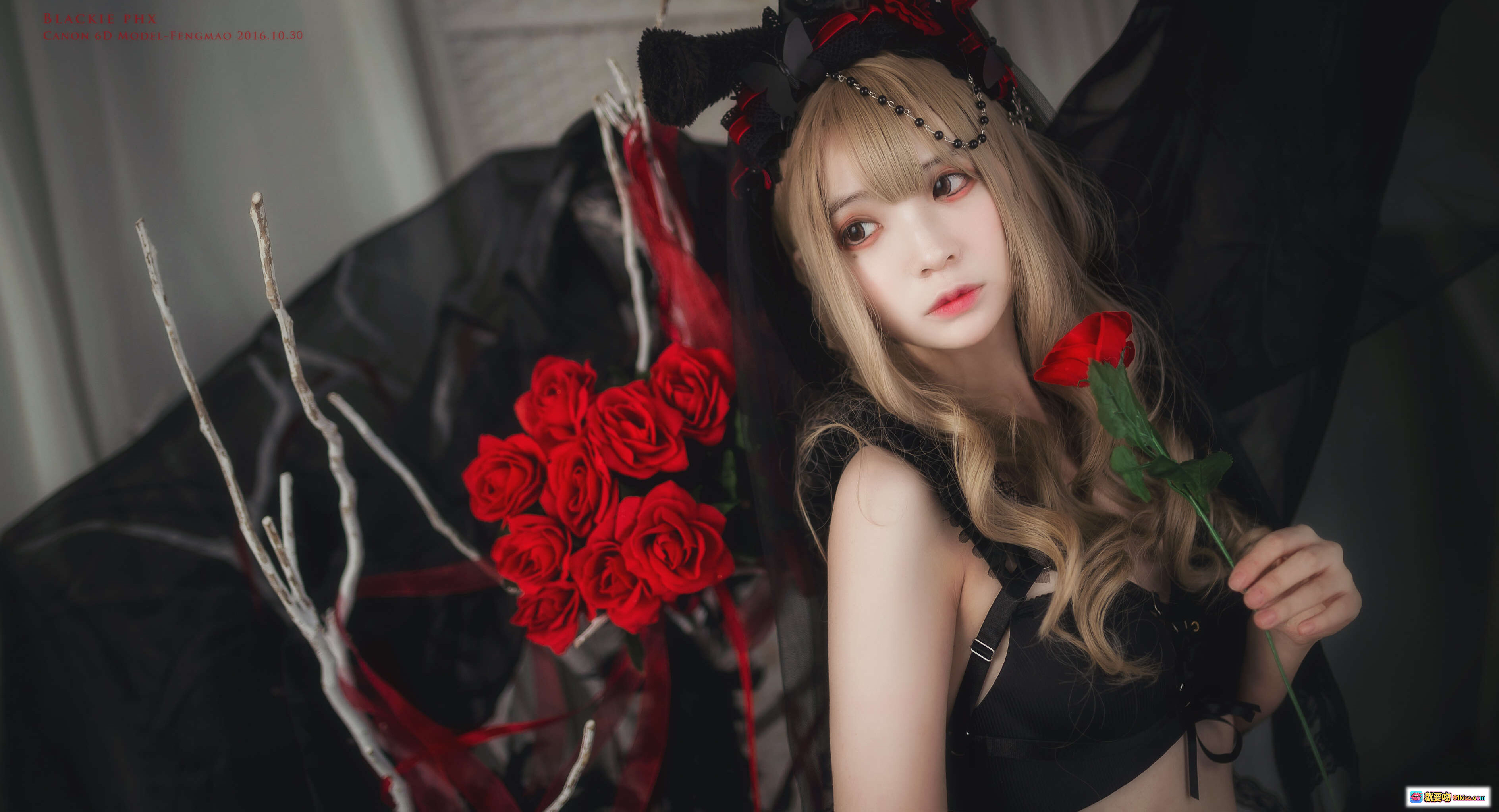图片[4] - 疯猫ss NO.061 黑色玫瑰 Cosplay 美少女 金发红丝带 哥特风 暗黑系 时尚写真 高清壁纸 20-27MB - 就要吻