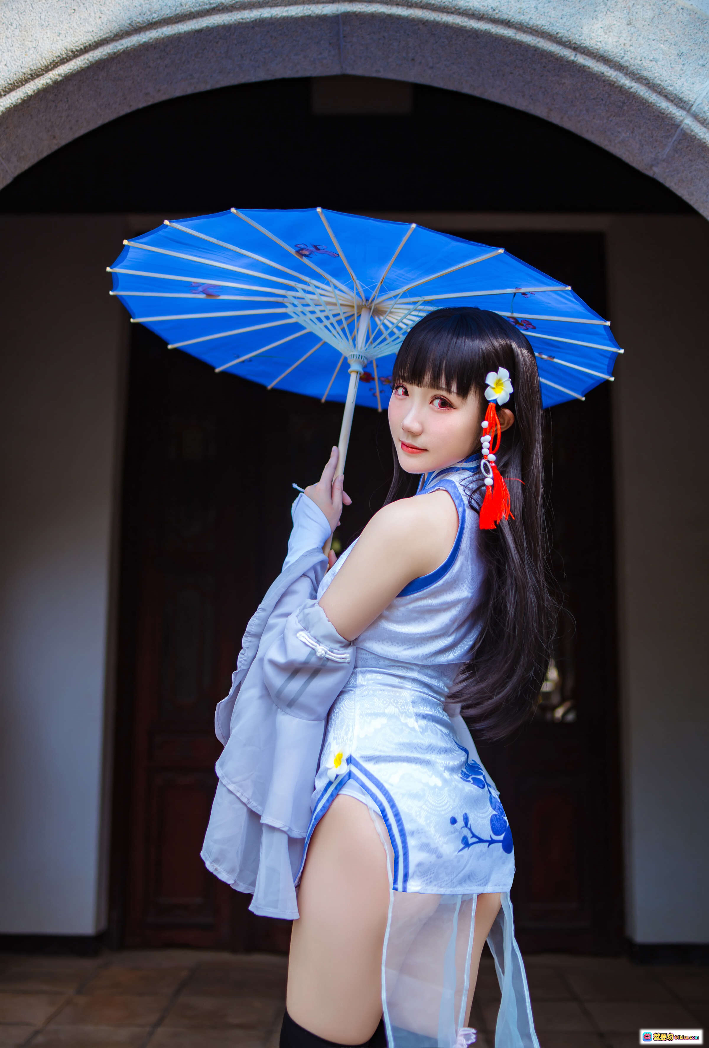 图片[3] - 瓜希酱NO.035碧蓝航线逸仙cosplay写真 | 蓝色旗袍黑丝美腿户外坐姿优雅摆拍 - 就要吻