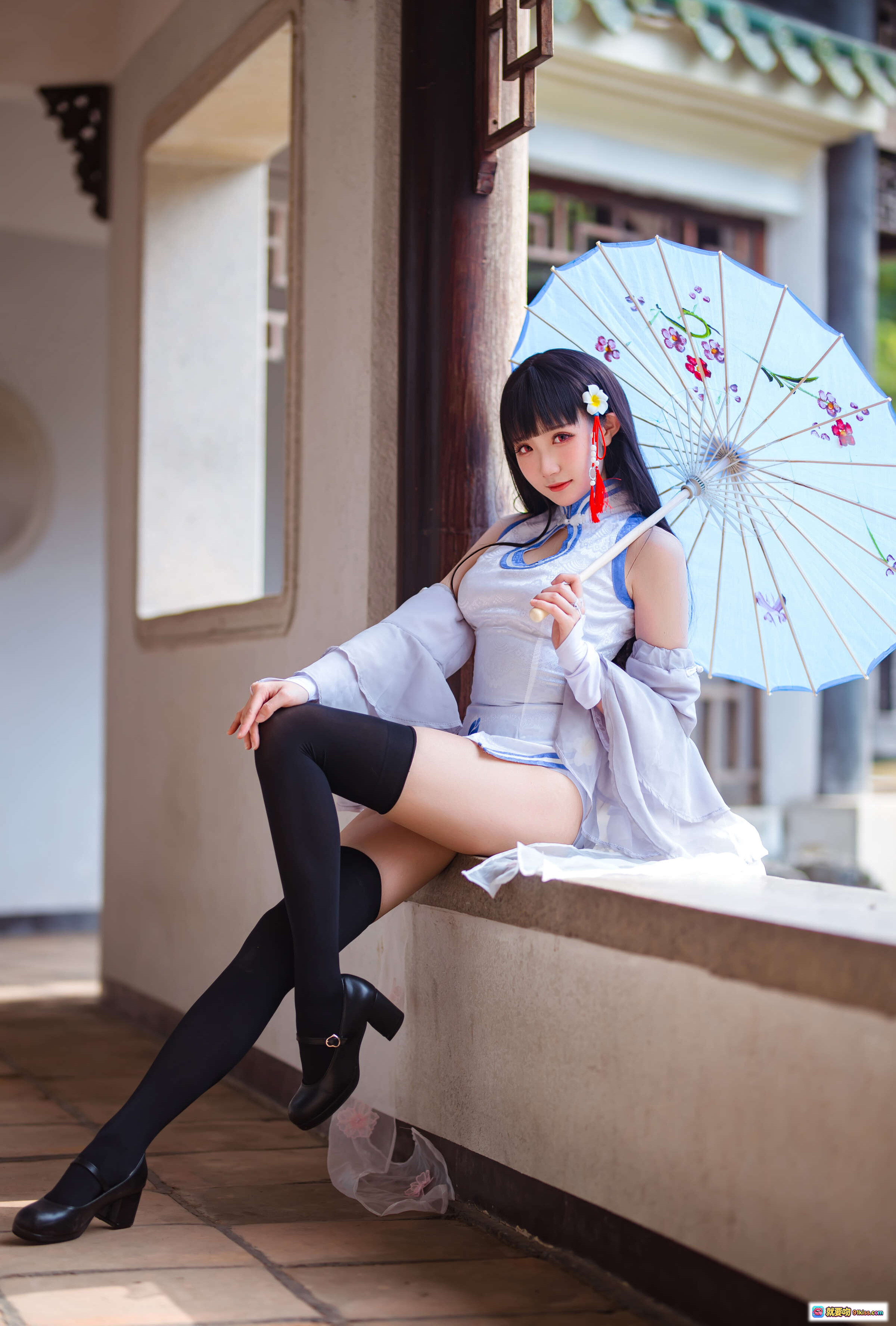图片[8] - 瓜希酱NO.035碧蓝航线逸仙cosplay写真 | 蓝色旗袍黑丝美腿户外坐姿优雅摆拍 - 就要吻