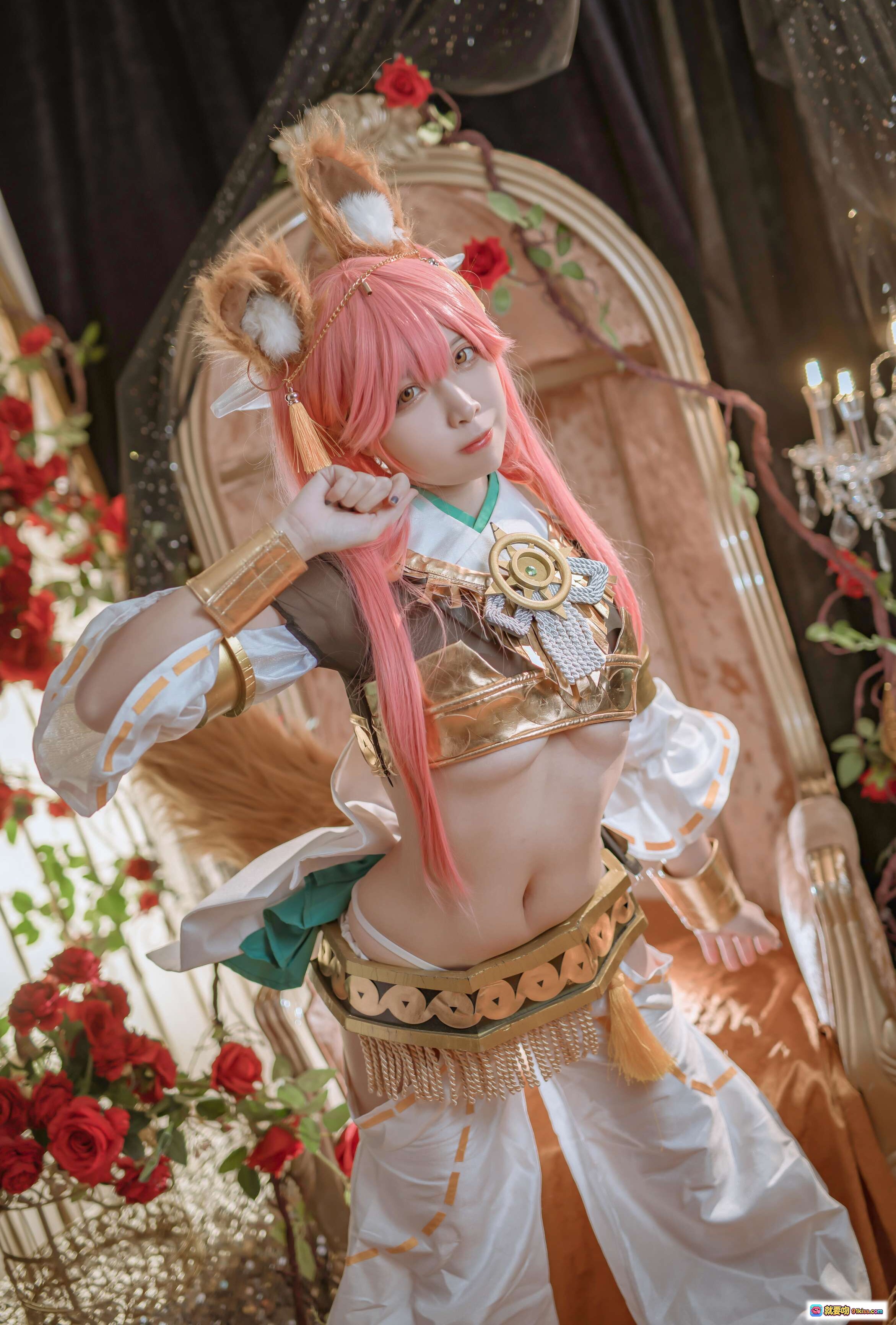 二佐Nisa玉藻前神话礼装Cosplay写真｜粉发狐耳华丽和风造型｜精致金饰白裙日系美少女角色扮演 - 就要吻