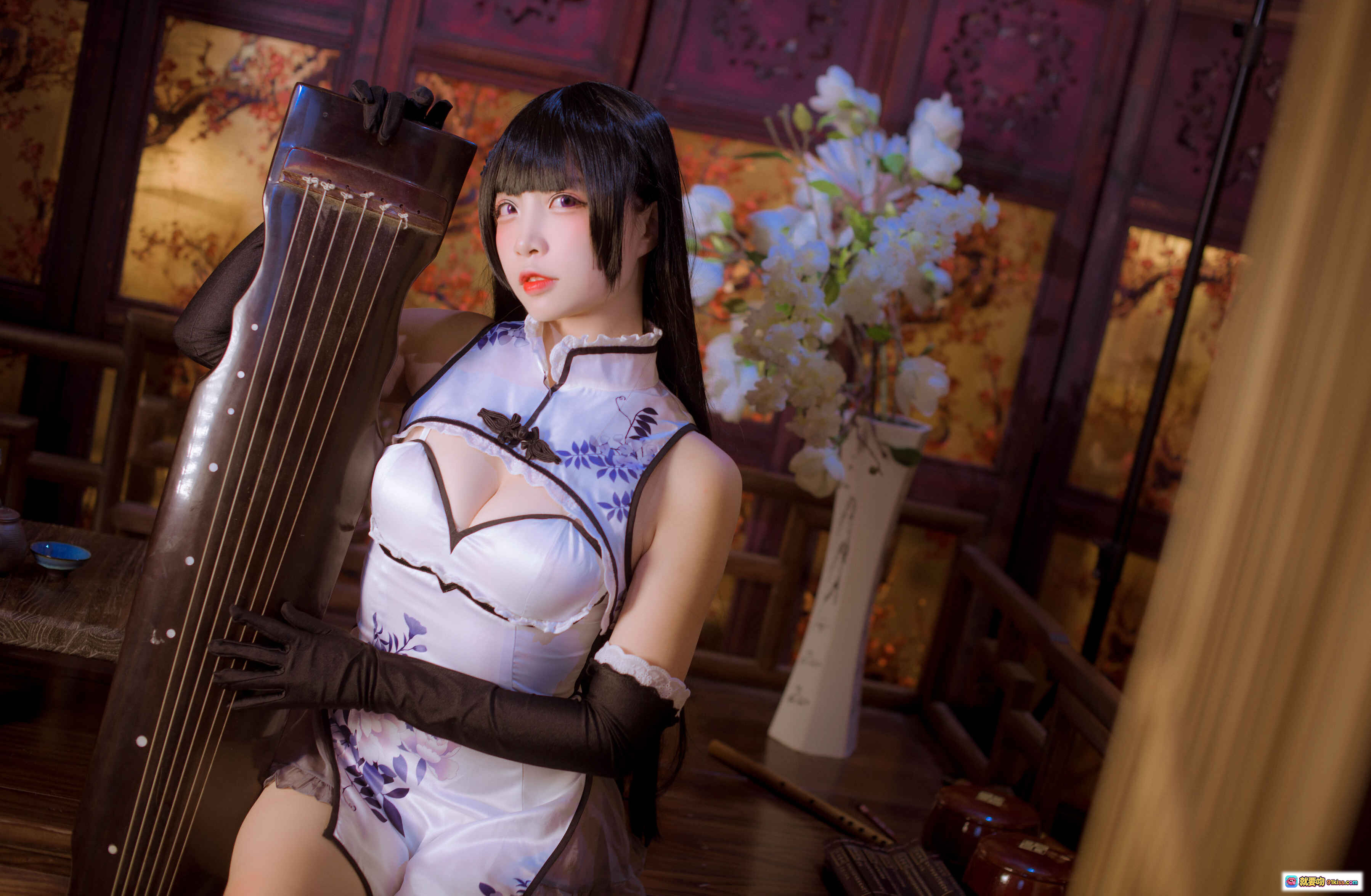 图片[5] - 二佐Nisa NO.022 瓶儿 Cosplay 旗袍写真 白色青花瓷风 修身镂空设计 黑手套古典美 20P高清图集 - 就要吻