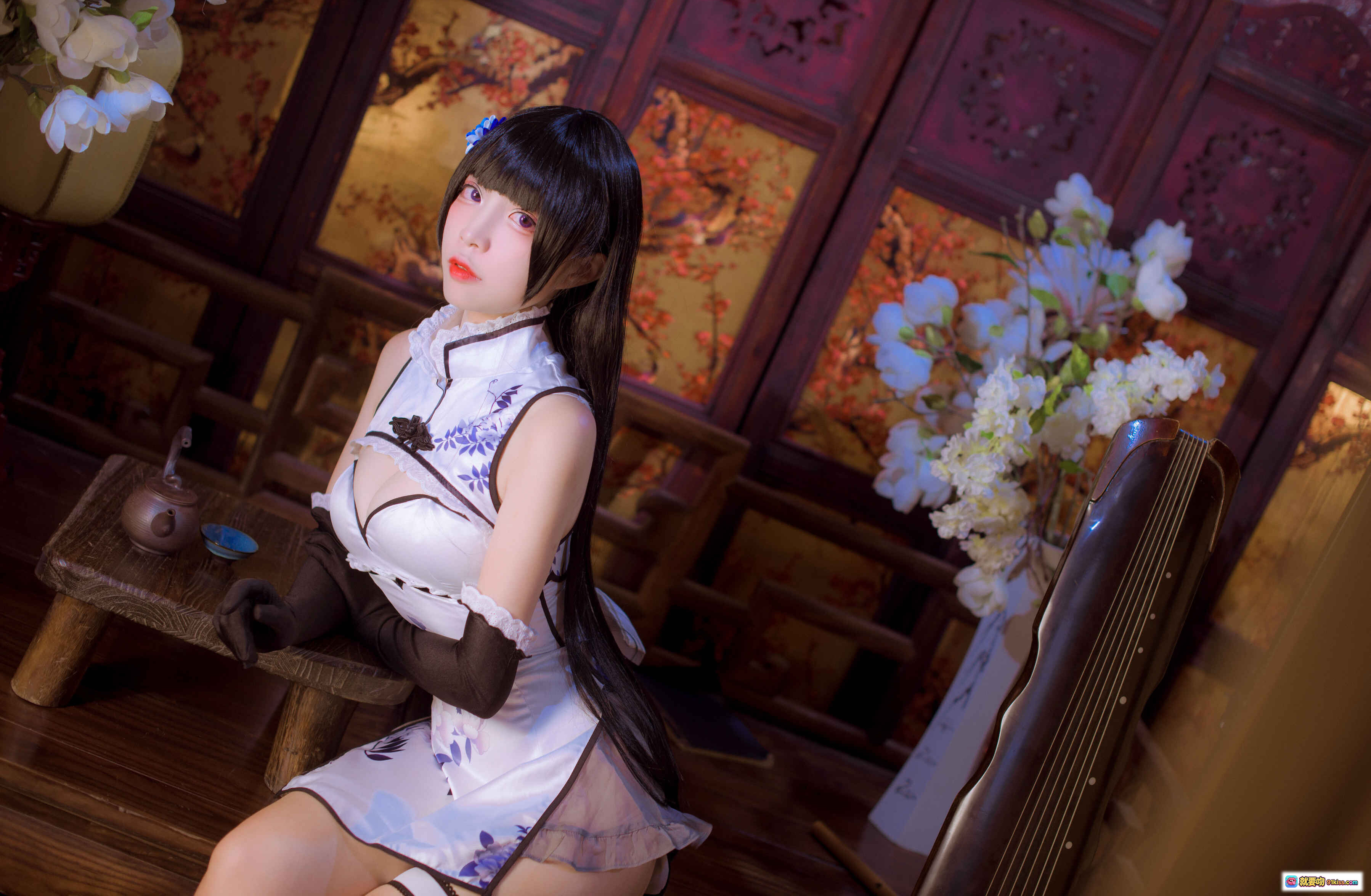 图片[8] - 二佐Nisa NO.022 瓶儿 Cosplay 旗袍写真 白色青花瓷风 修身镂空设计 黑手套古典美 20P高清图集 - 就要吻