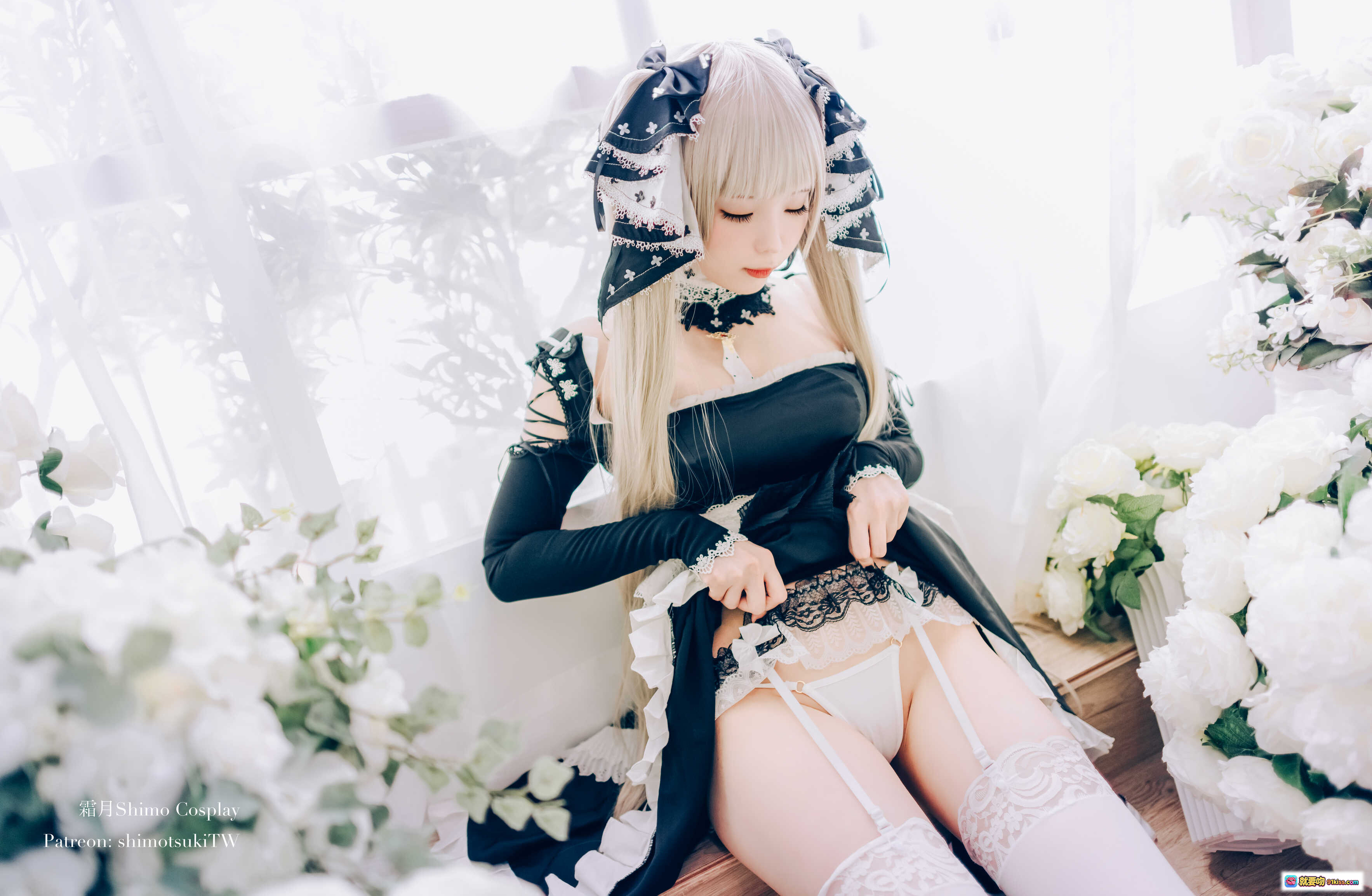 图片[7] - 霜月shimo NO.010 可畏 Cosplay 白发黑裙洛丽塔 优雅花海写真 19P高清美图 - 就要吻