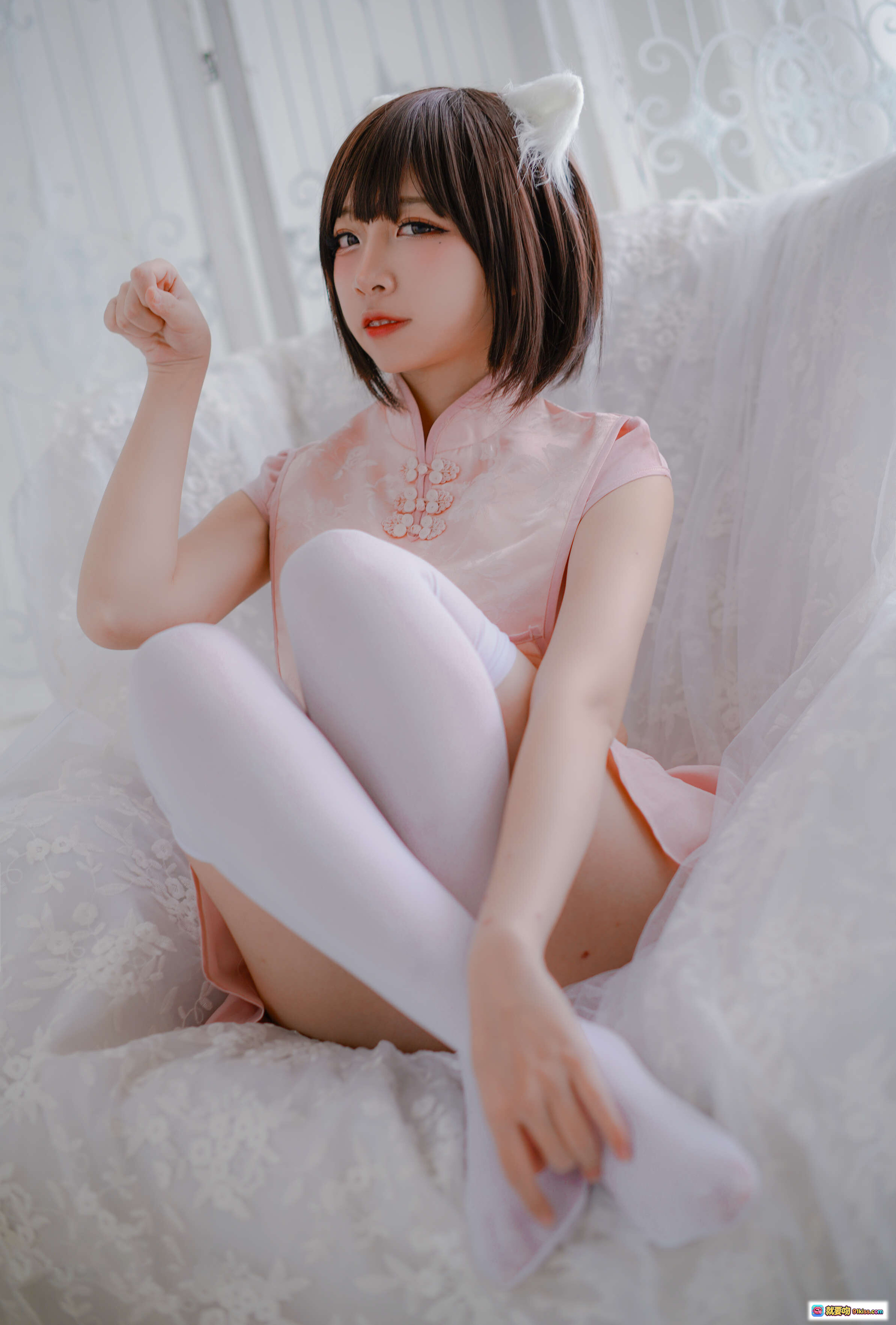 图片[2] - 二佐Nisa NO.013 粉色旗袍写真 白丝美腿 甜美少女风 室内柔光摄影 40P高清图集 - 就要吻