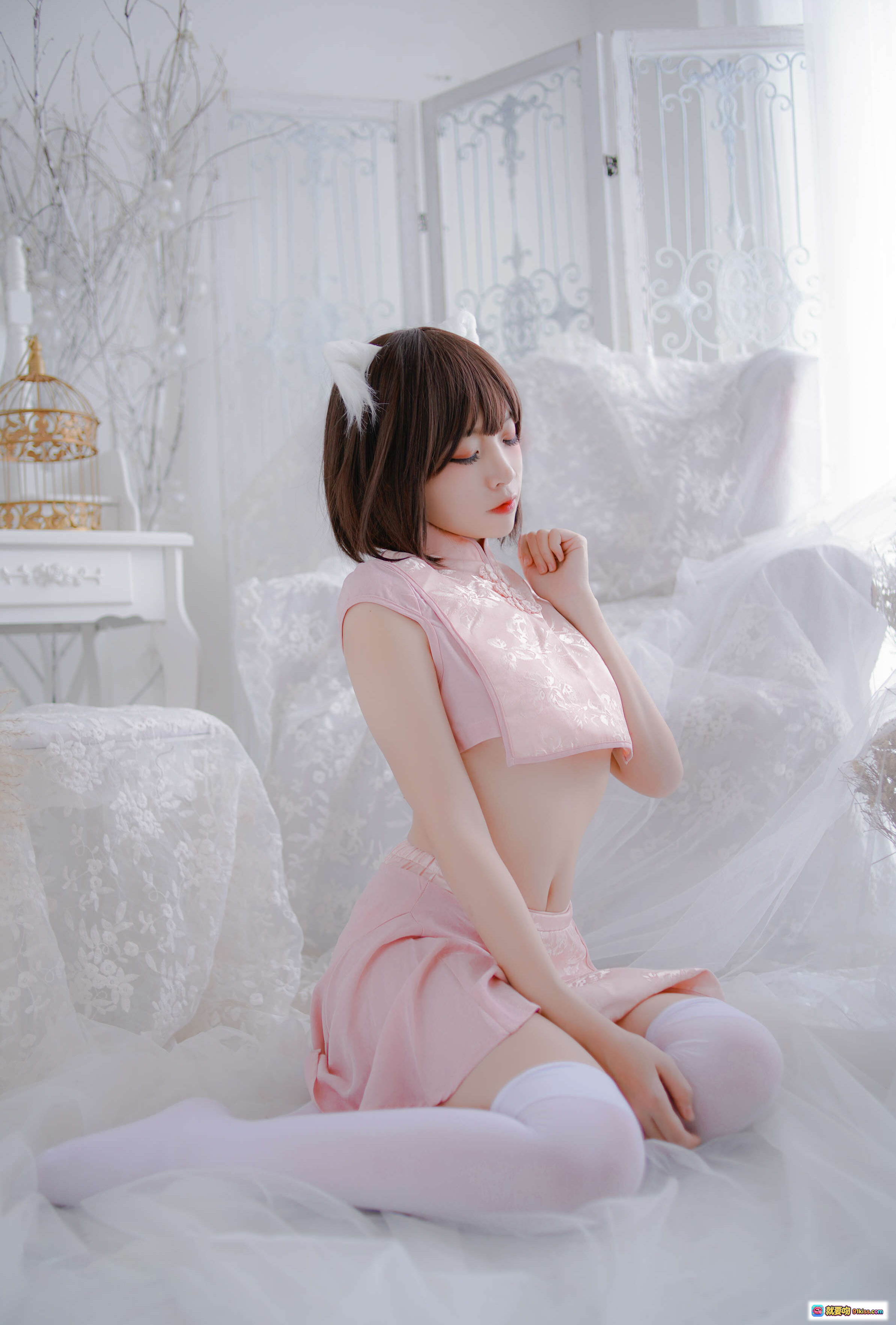 图片[6] - 二佐Nisa NO.013 粉色旗袍写真 白丝美腿 甜美少女风 室内柔光摄影 40P高清图集 - 就要吻