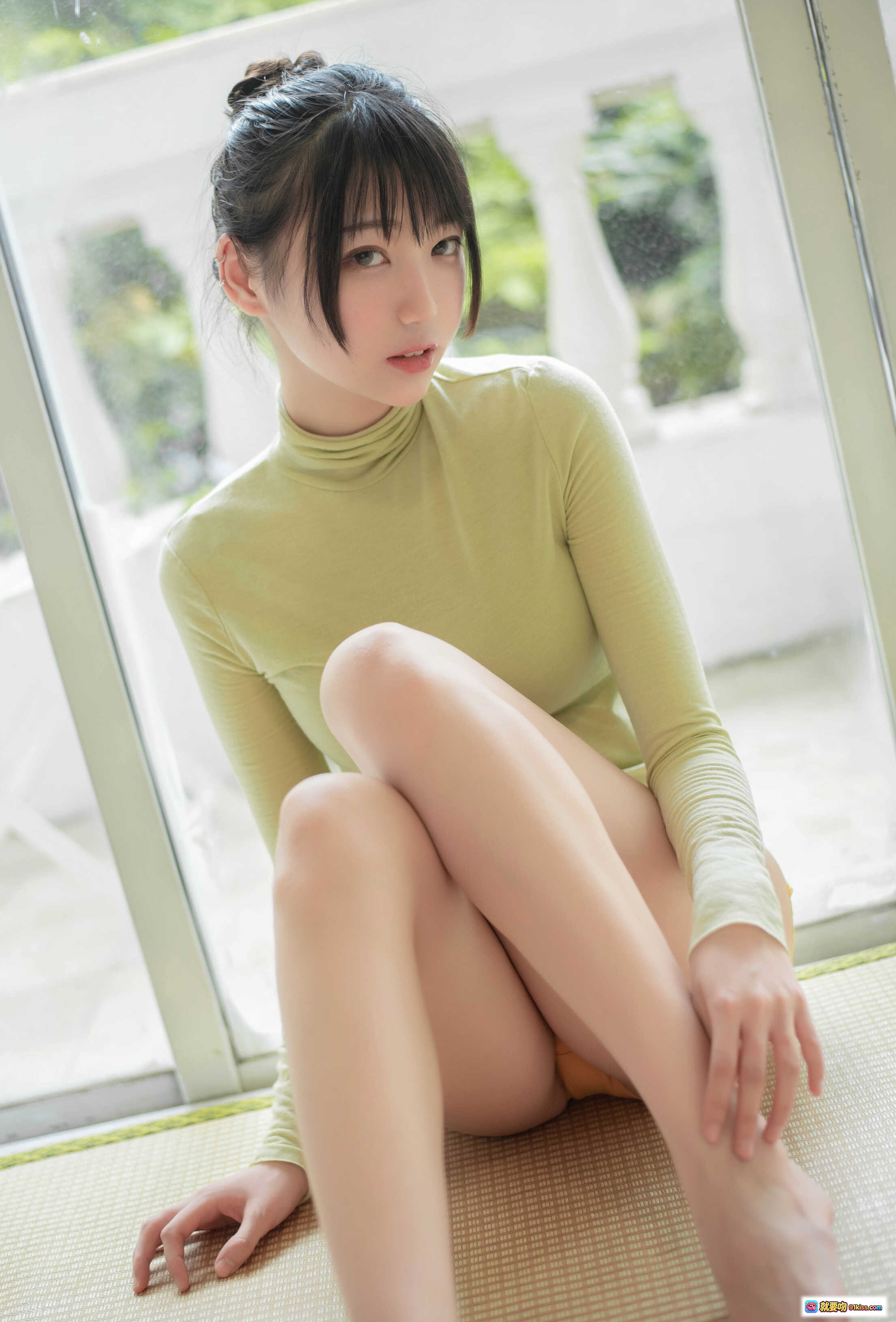 图片[1] - 周叽可爱兔兔NO.017小清新居家服写真 甜美少女高领长袖温柔风室内私房照 - 就要吻