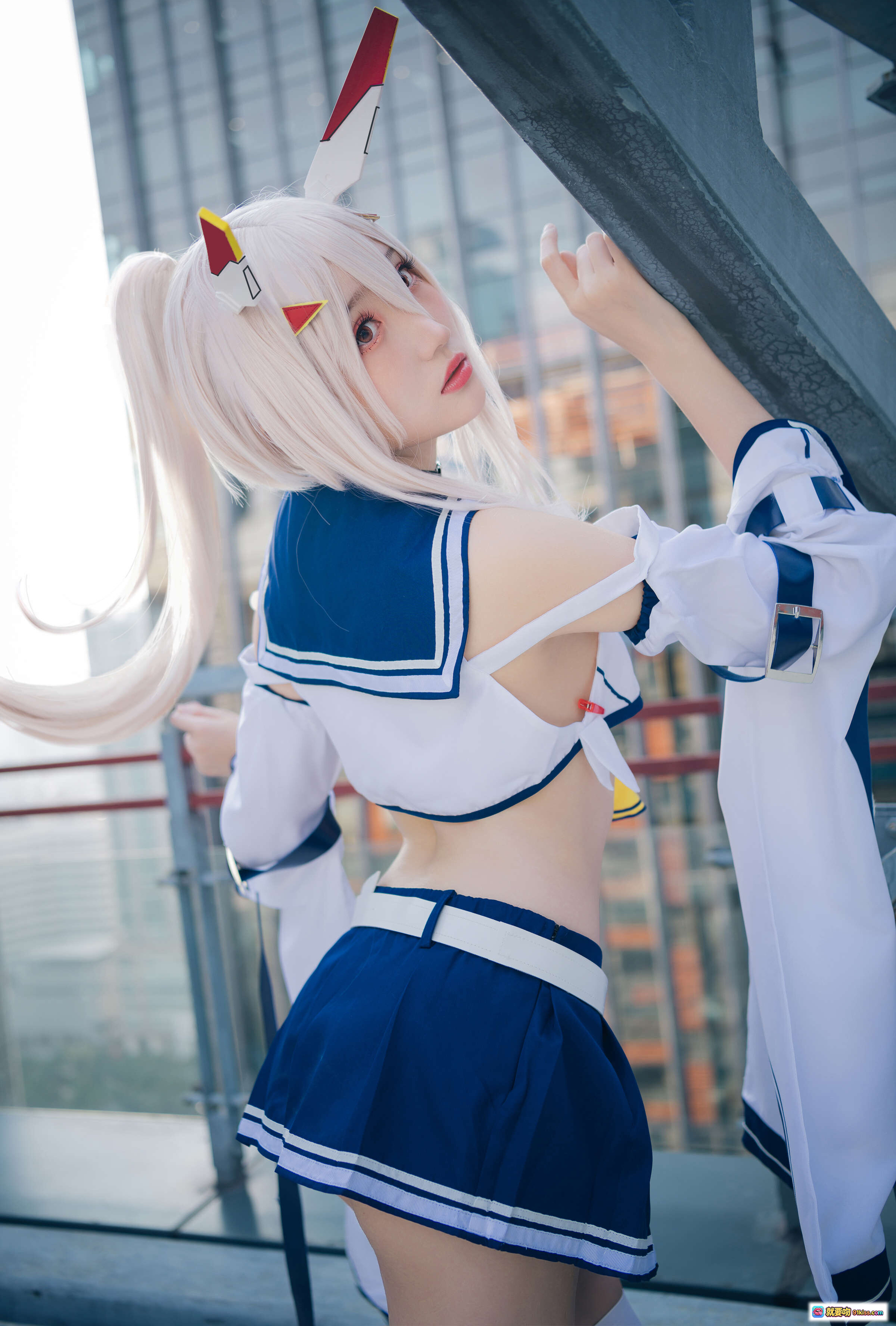 图片[8] - 瓜希酱NO.023绫波cosplay写真 | 白发蓝裙水手服少女 | 城市天台外景 | 20P高清图集 - 就要吻